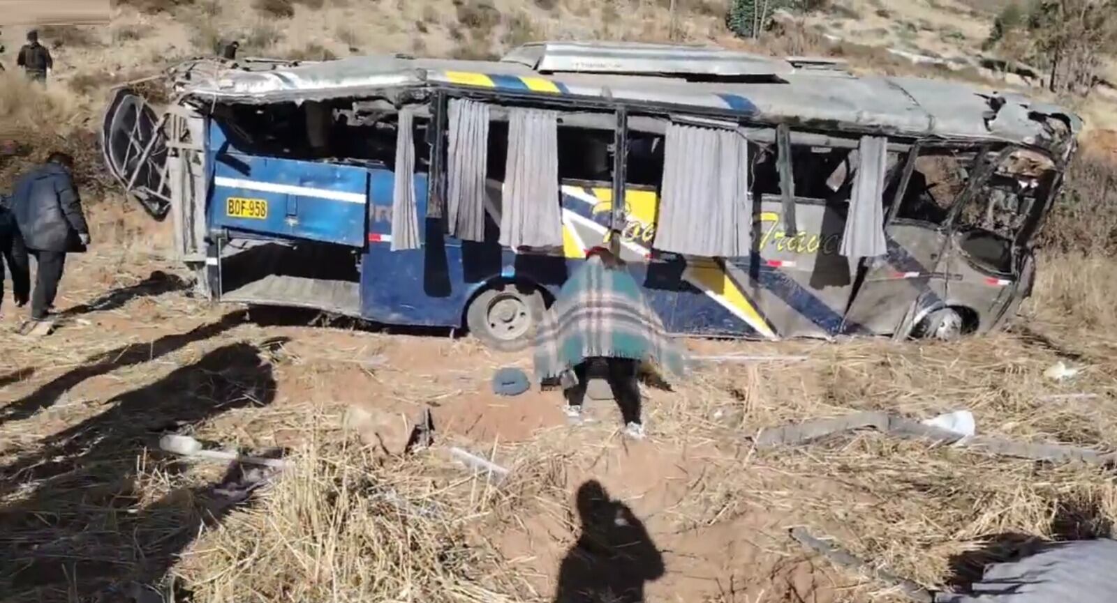 Volcadura de bus deja al menos cinco personas fallecidas. (Foto: La noticia Junín)