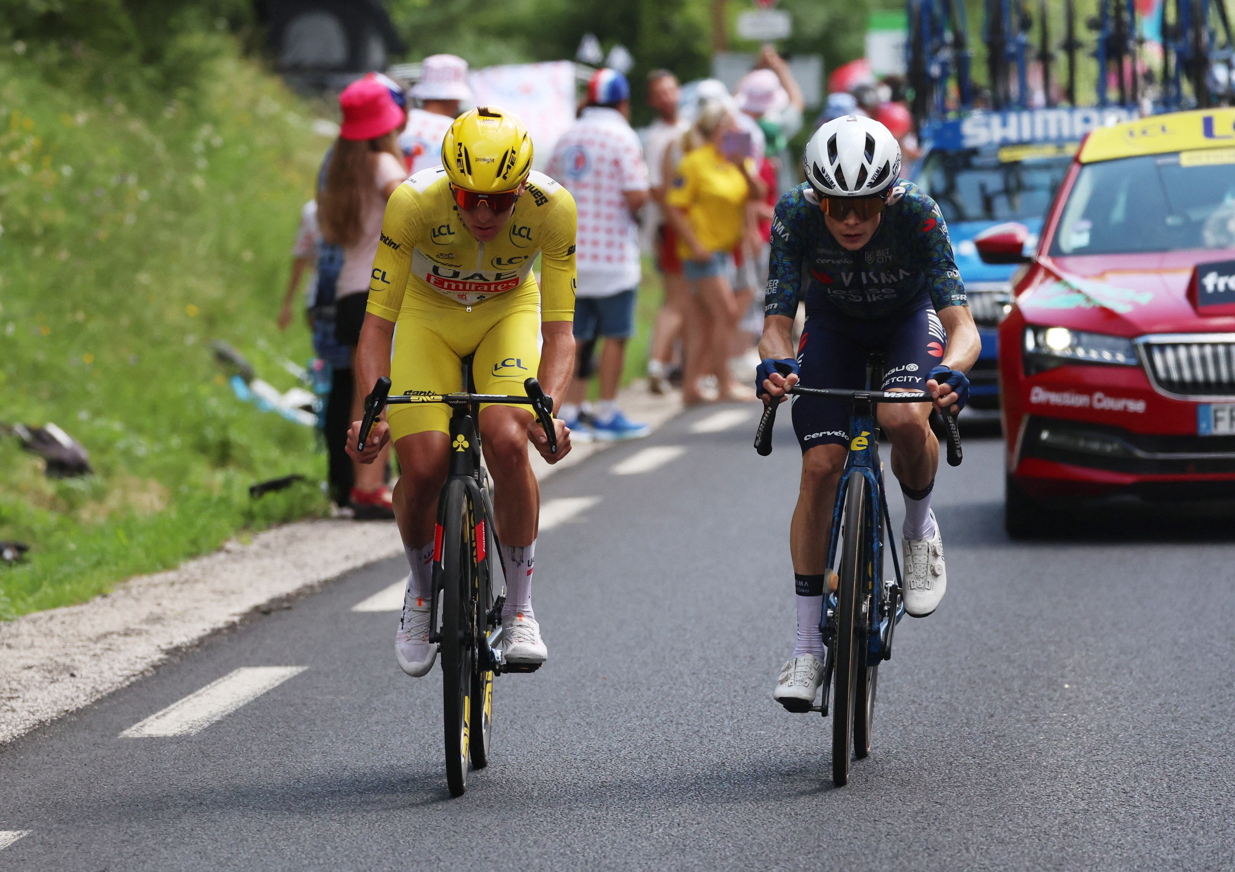 Tadej Pogacar y Jonas Vingegaard como los principales protagonistas. Egan Bernal sigue trabajando para el español Carlos Rodríguez crédito -Molly Darlington / REUTERS