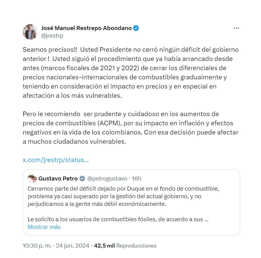 Trino del exministro José Manuel Restrepo en el que cuestiona al presidente Petro por asegurar que saneó el déficit en el fondo de los combustibles. (Crédito: @jrestrp / X)