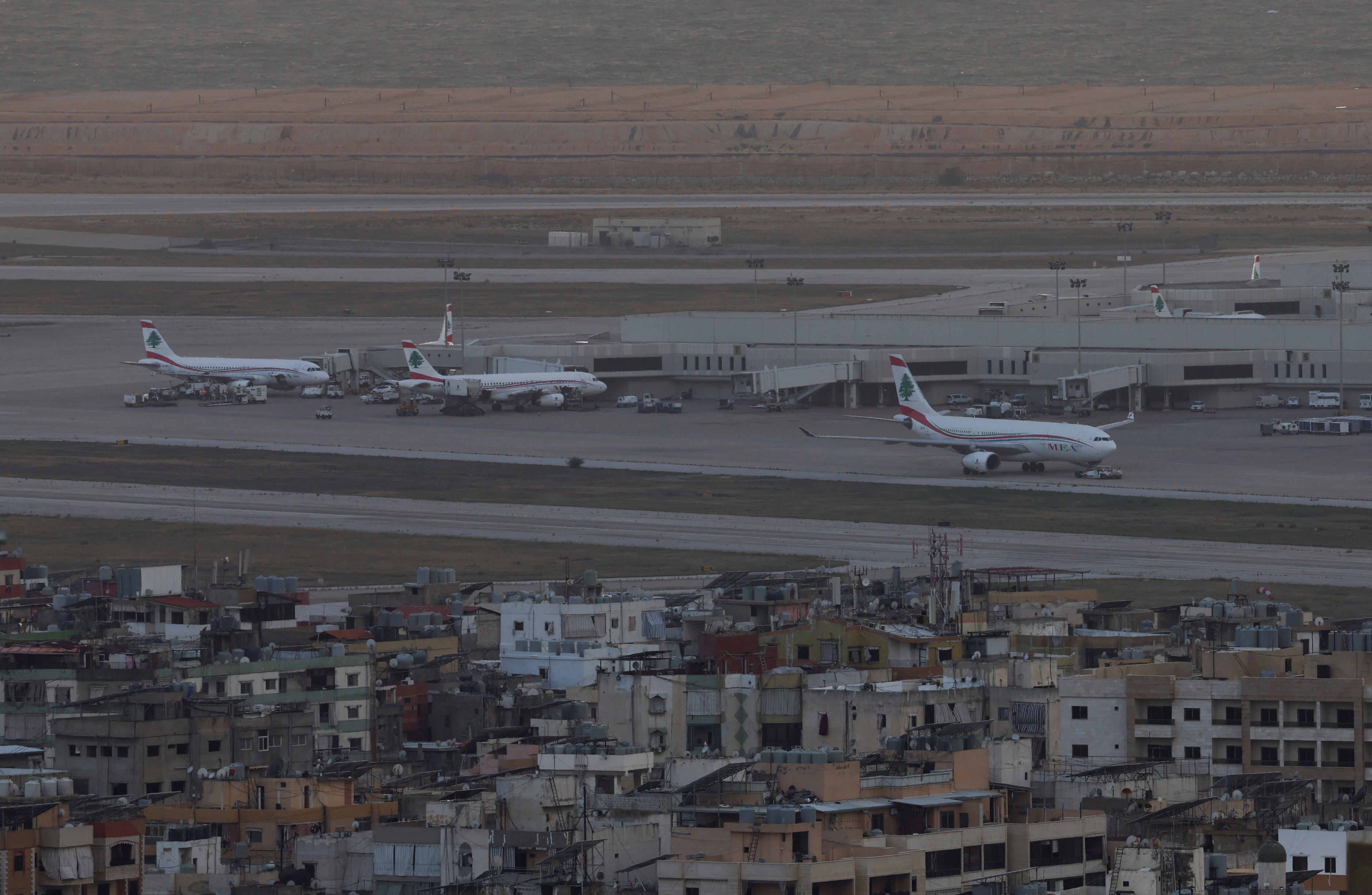 Aviones en el aeropuerto de Beirut (REUTERS/Mohamed Azakir)