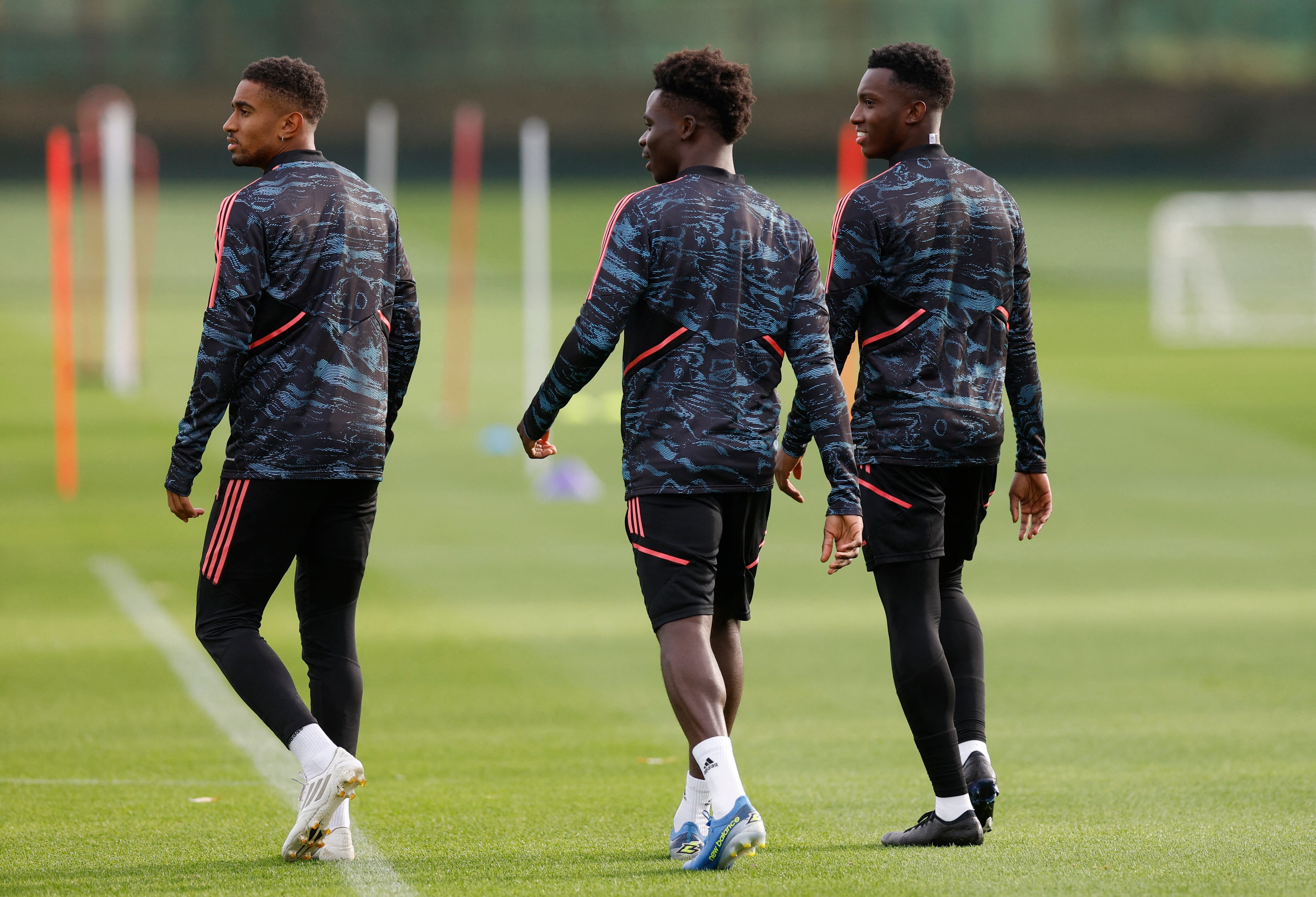 Los jugadores de Arsenal, Bukayo Saka, Eddie Nketiah y Reiss Nelson son algunos de los apuntados por los fanáticos (Reuters/Andrew Couldridge)