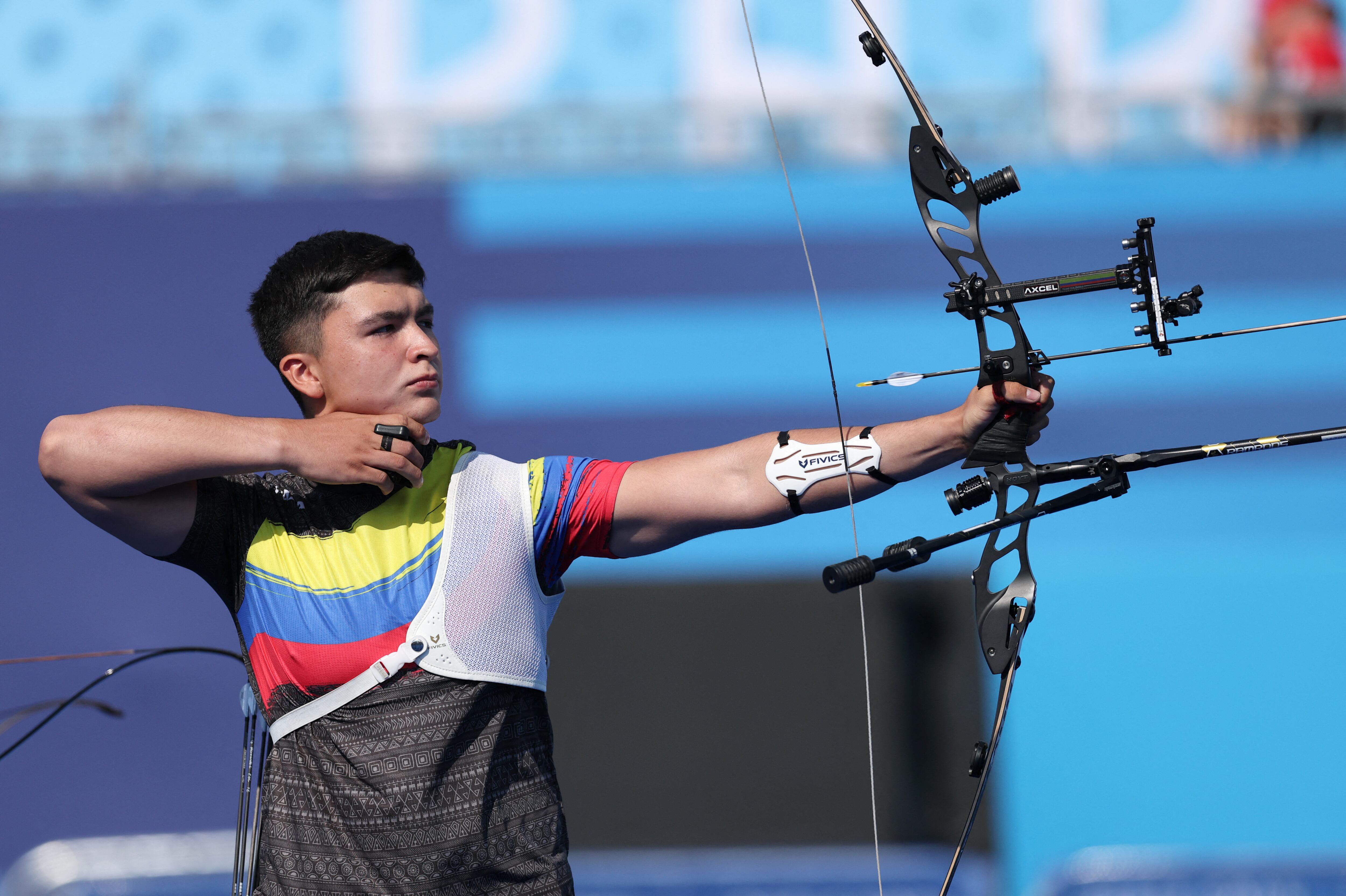 Paris 2024 Olympics - Archery - Men's Team 1/8 Elimination Round - Invalides, Paris, France - July 29, 2024.Andres Hernandez Vera of Colombia in action. REUTERS/Tingshu Wang