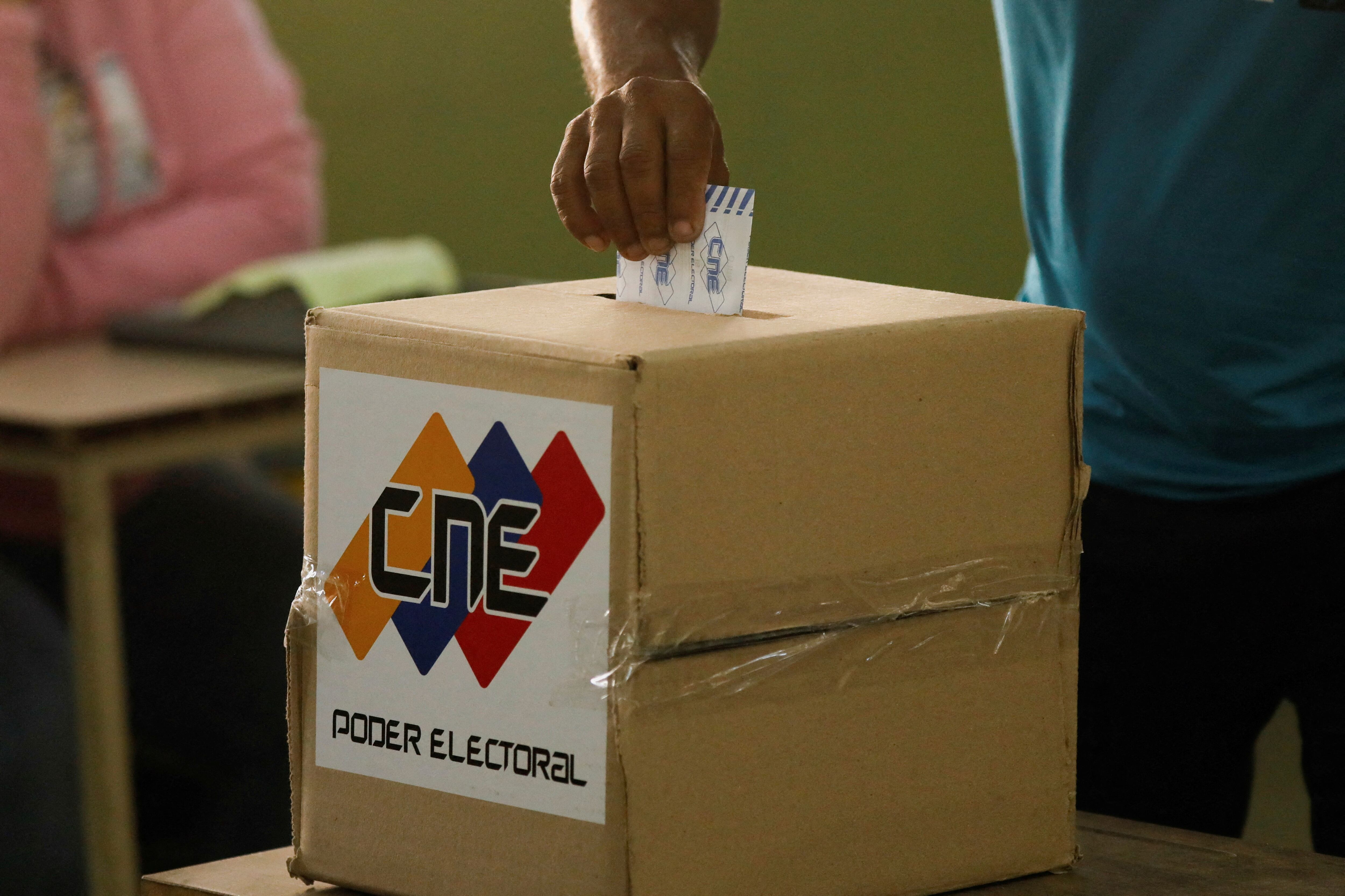 El sociólogo y doctor en Ciencias Políticas, Héctor Briceño, alertó que los riesgos de manipulación por parte del régimen alcanza al 86% de los centros de votación (REUTERS) 