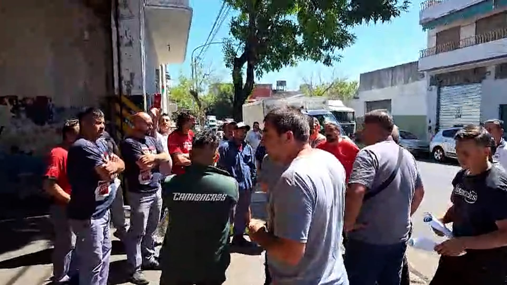 Bloqueo del Sindicato de Camioneros a la empresa Expreso Lo Bruno