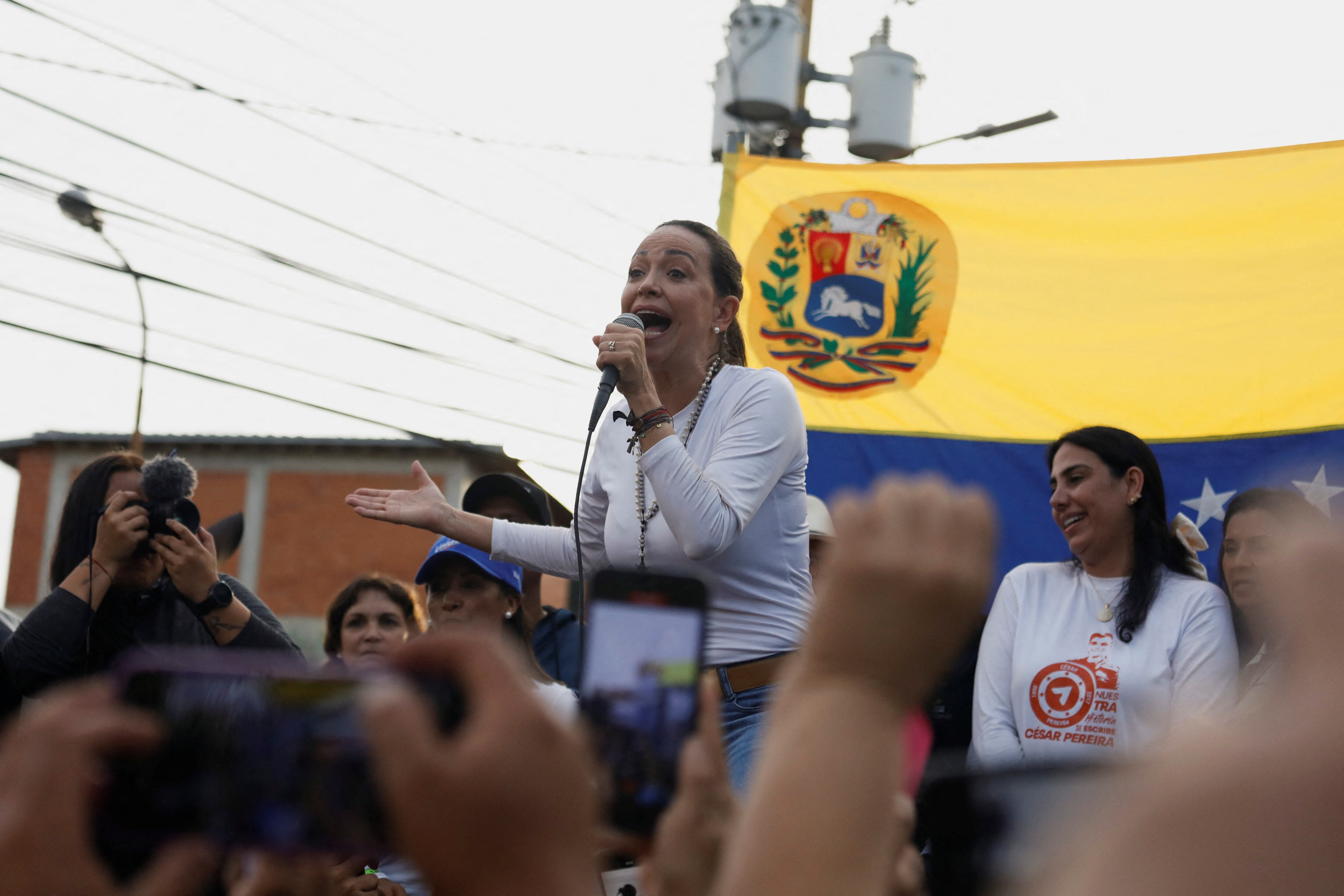 Machado prometió que "No dejaremos que nos arrebaten nuestro destino" (REUTERS)