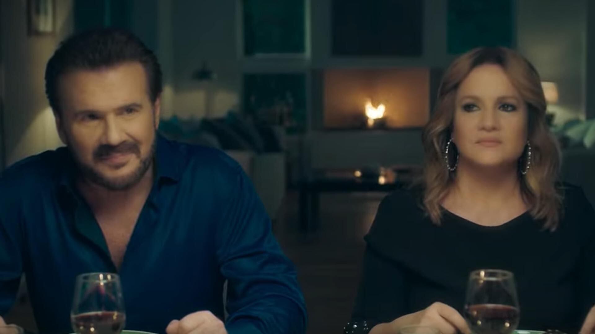 Joaquín y Lucía Galán en el clip del tema de Pimpinela, "Traición"