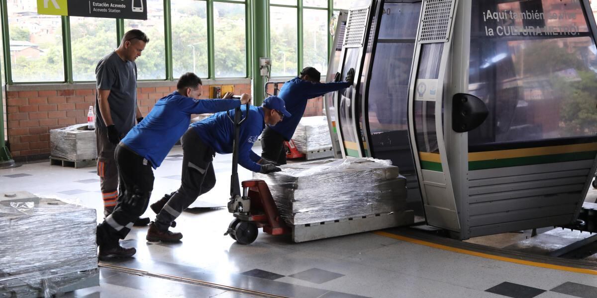 El gerente del Metro, Tomás Elejalde, dio el anuncio expresando que los ensayos no destructivos de las cabinas ya culminaron, por lo que se dará avance a la siguiente etapa con las pruebas con lastre - crédito Metro de Medellín