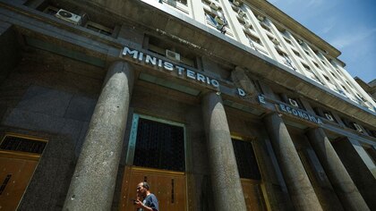 La deuda pública quedó arriba de USD 435.000 millones en mayo y superó el récord del gobierno de Alberto Fernández