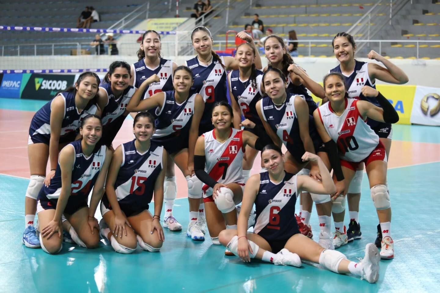 El equipo peruano que compite en el Sudamericano Sub 19 de vóley.