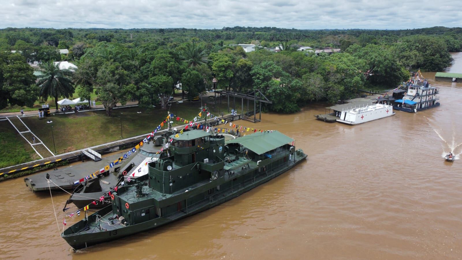 La Armada de Colombia, a través de la Fuerza Naval de la Amazonía, dio inicio a la Campaña de Apoyo al Desarrollo Binacional Colombia – Perú 2024, una misión en la cual las armadas hermanas unen esfuerzos operacionales, logísticos y humanos, poniendo a disposición sus capacidades