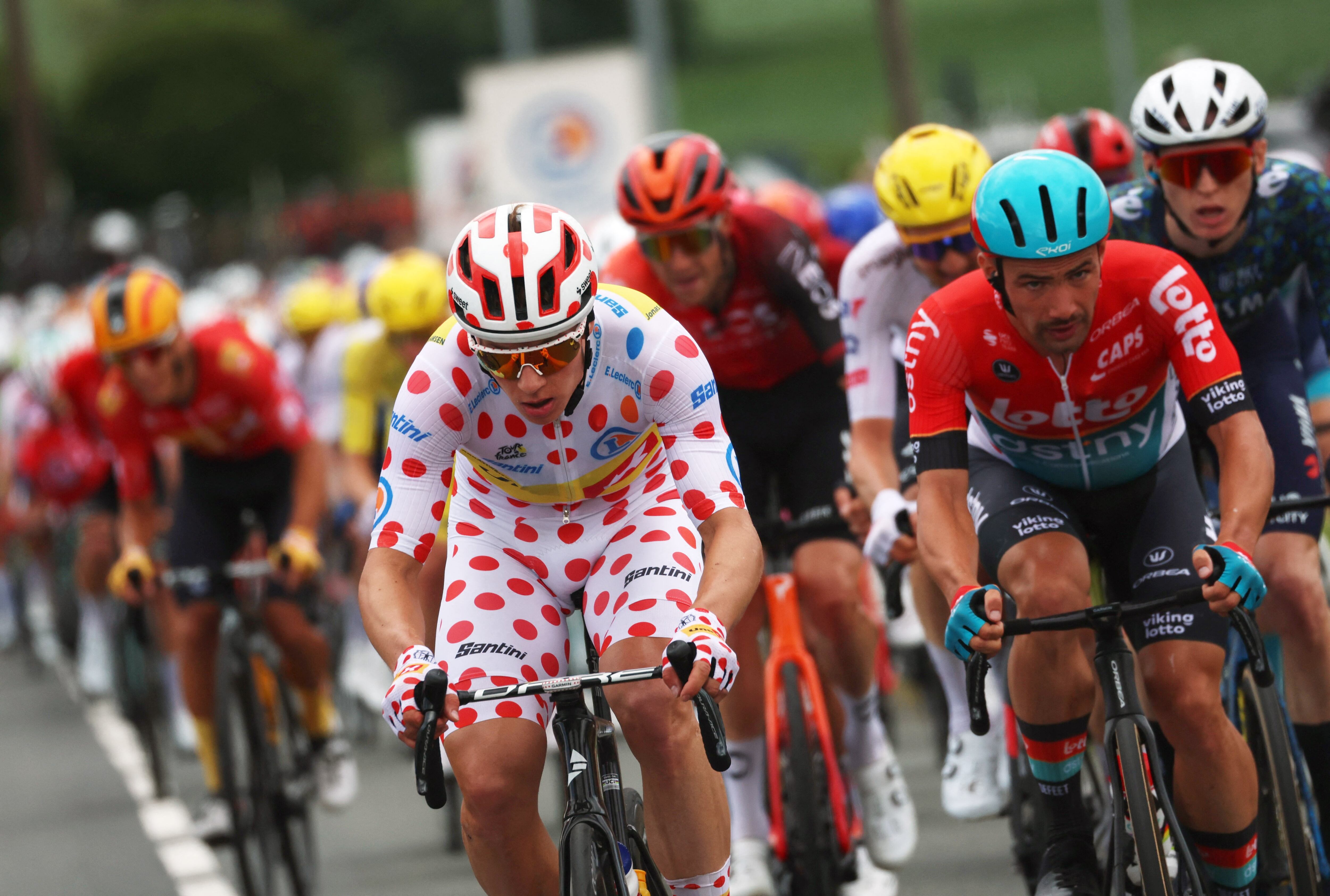 Jonas Abrahamsen del Uno-X Mobility's en acción, protagonista de la etapa 13 del Tour de Francia - crédito Molly Darlington / REUTERS 