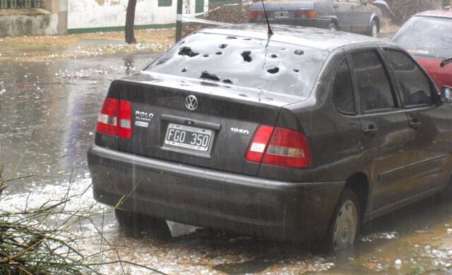 Así quedaron destrozados muchos vehículos la tarde del 26 de julio de 2006