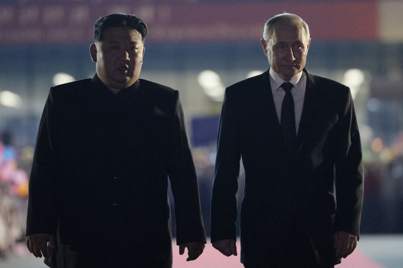 FOTO DE ARCHIVO. El presidente de Rusia, Vladimir Putin, y el líder de Corea del Norte, Kim Jong Un, asisten a una ceremonia de despedida antes de la partida de Putin en un aeropuerto en Pyongyang, Corea del Norte, el 19 de junio de 2024.. Sputnik/Gavriil Grigorov/Pool via REUTERS