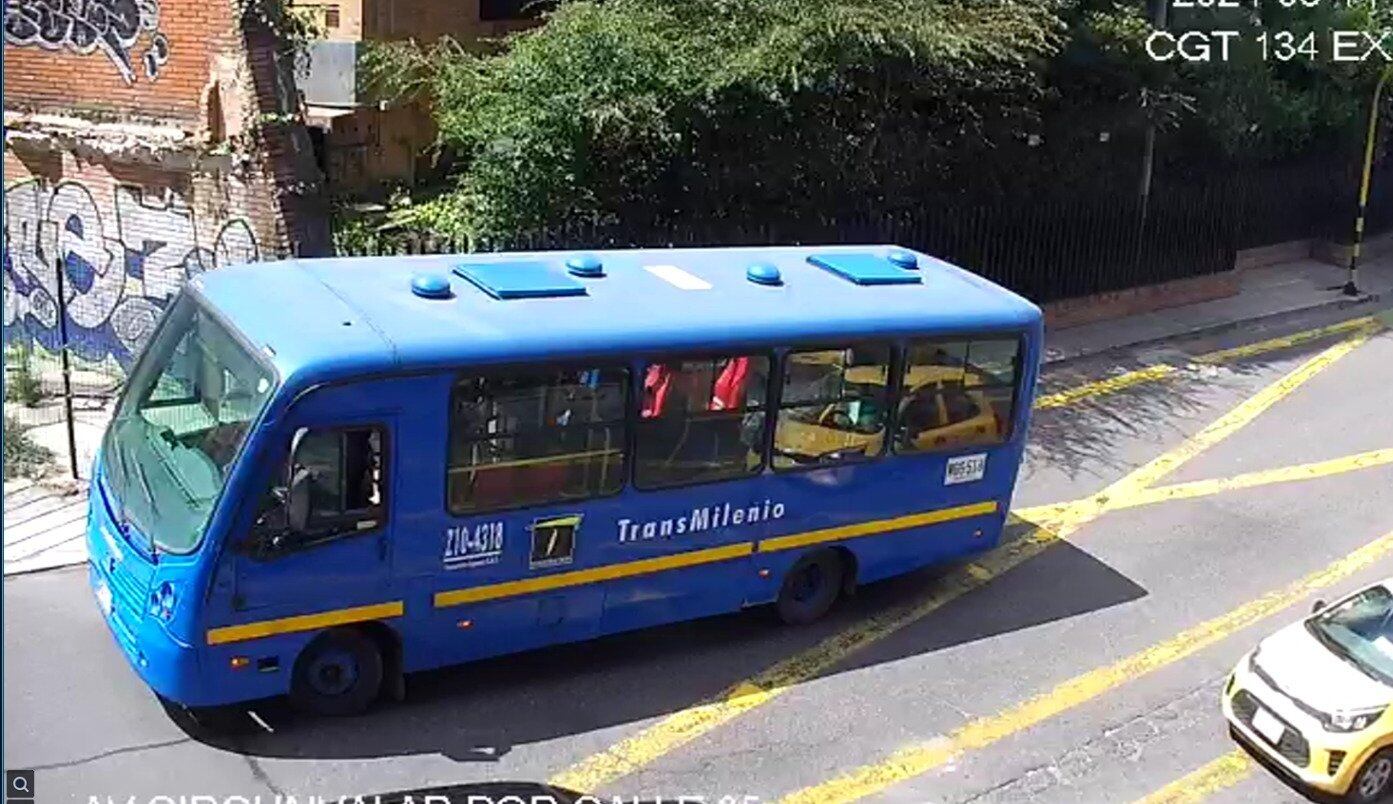 Bus dañado en la Circunvalar