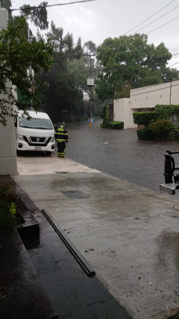 La alcaldía se encuentra con altos niveles de agua en las calles