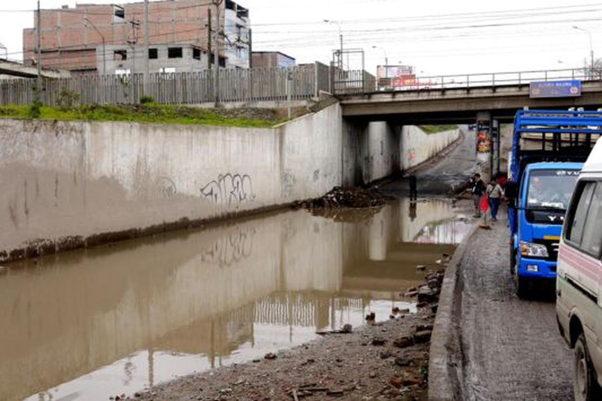 Fuertes lluvias generaron un aniego en bypass de VMT.