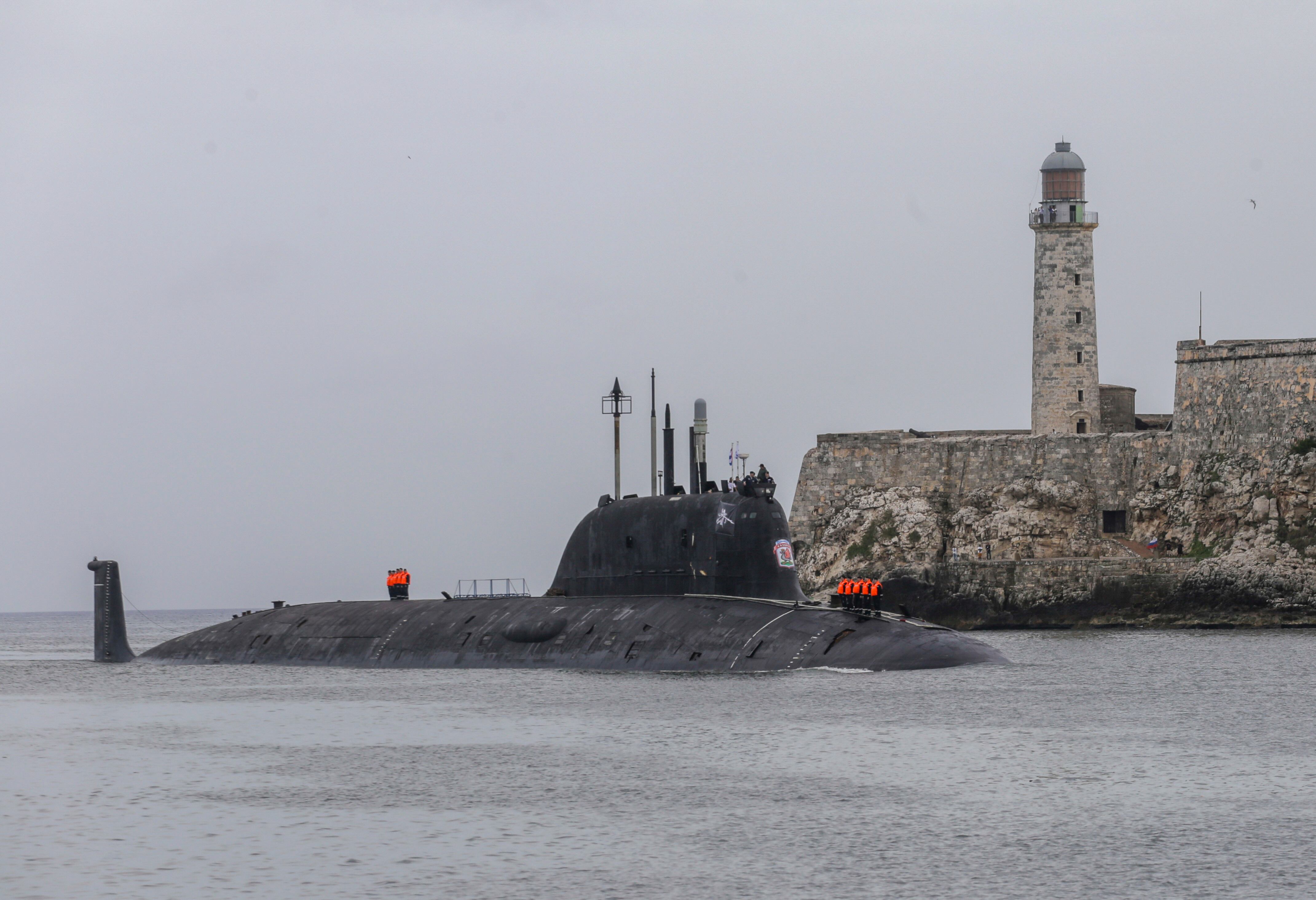 El submarino nuclear ruso Kazán llega al puerto de La Habana, Cuba, el miércoles 12 de junio de 2024. (AP Foto/Ariel Ley)