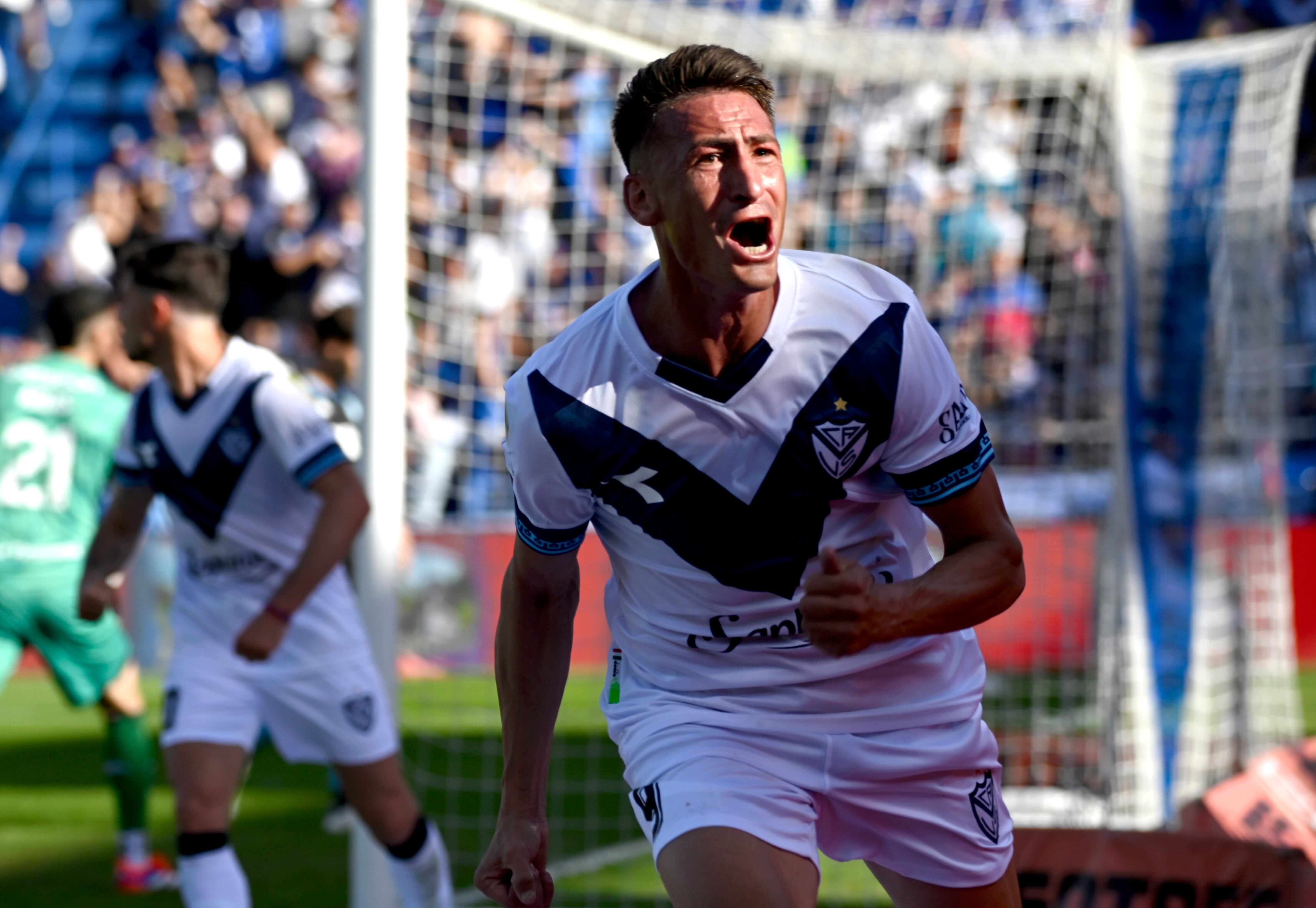 Braian Romero festeja el gol agónico de Vélez ante Racing (Fotobaires)