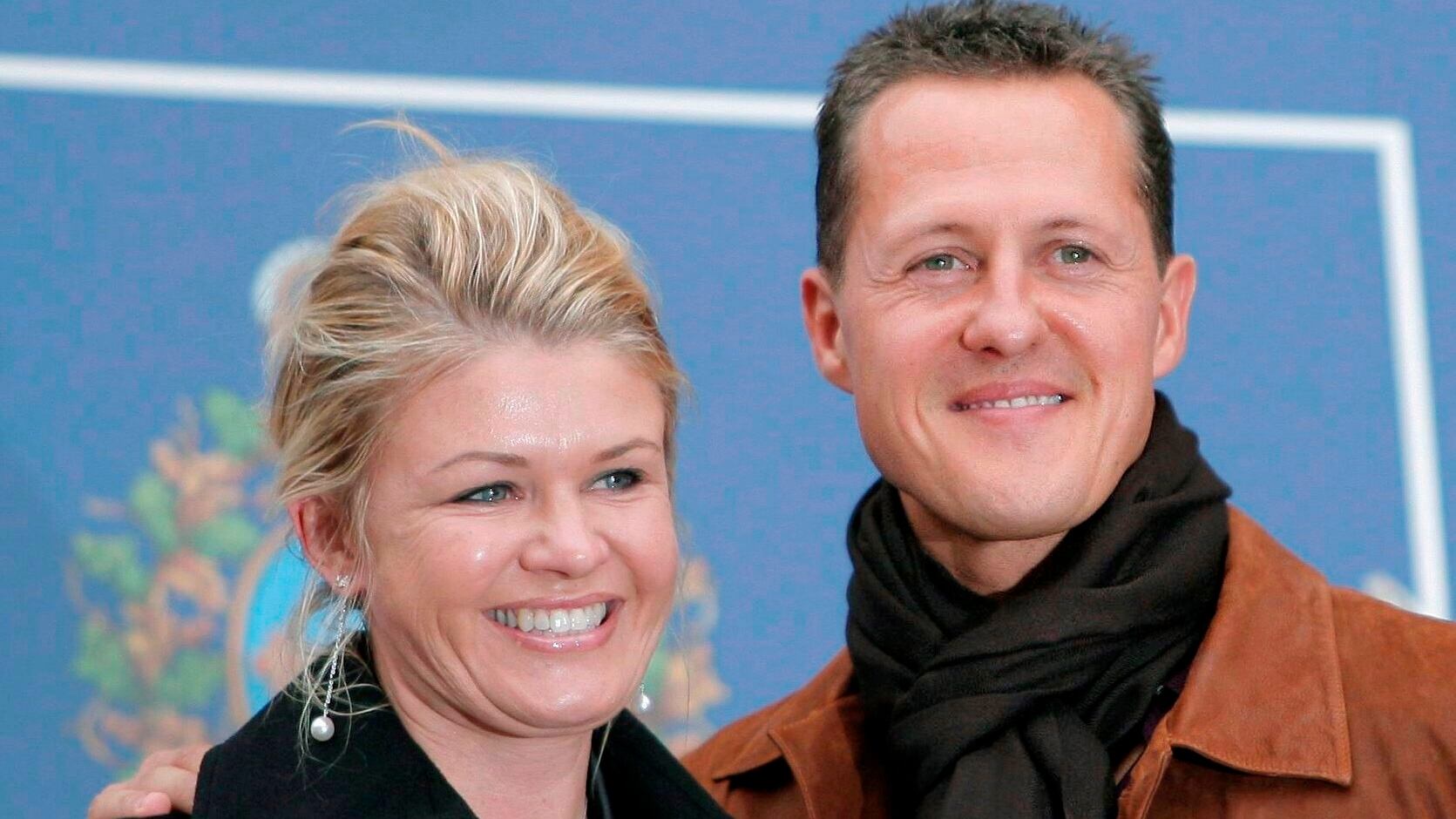 Corinna, junto a su esposa Michael Schumacher. Hoy es la guardiana de su salud y de su intimidad (EFE/ J.l.cereijido/Archivo) 