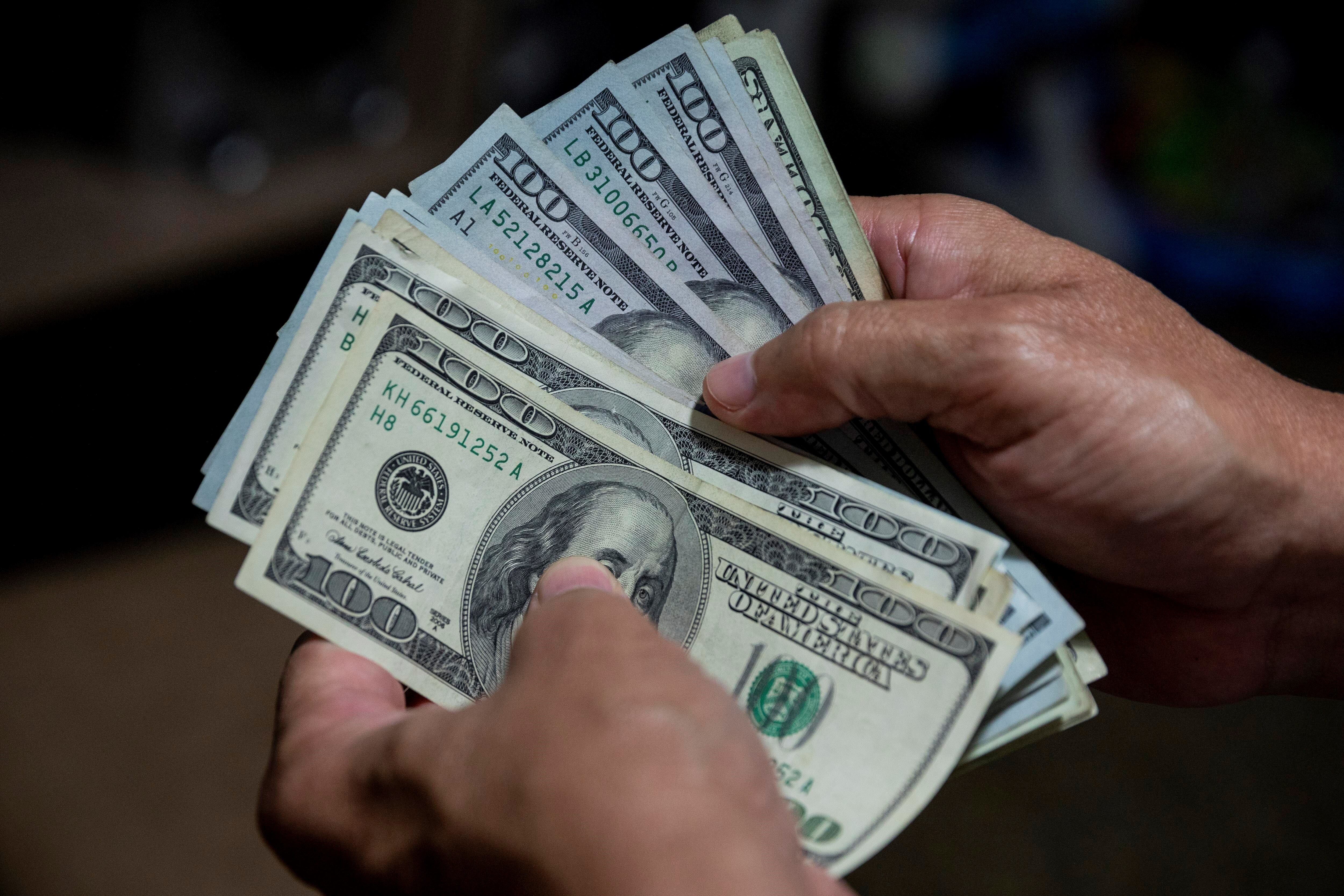 El dólar en Colombia terminó la semana del 20 de septiembre en $4.157,03 - crédito Rayner Peña R/EFE
