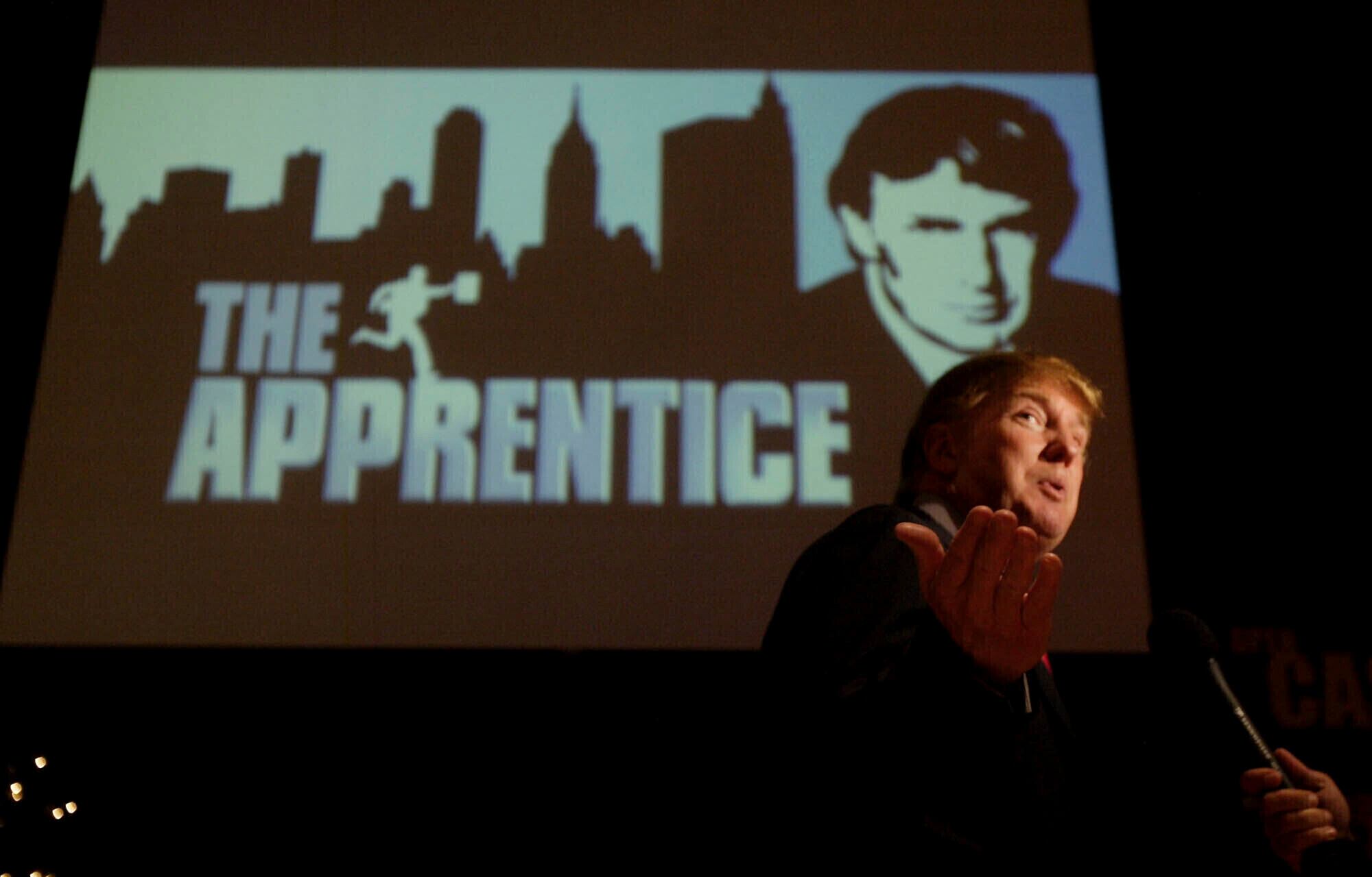 Donald Trump lideró el programa de televisión "The Apprentice",en el que surgieron acusaciones sobre si fue ofensivo con los concursantes negros en el programa. (Crédito: AP/Ric Francis, archivo)