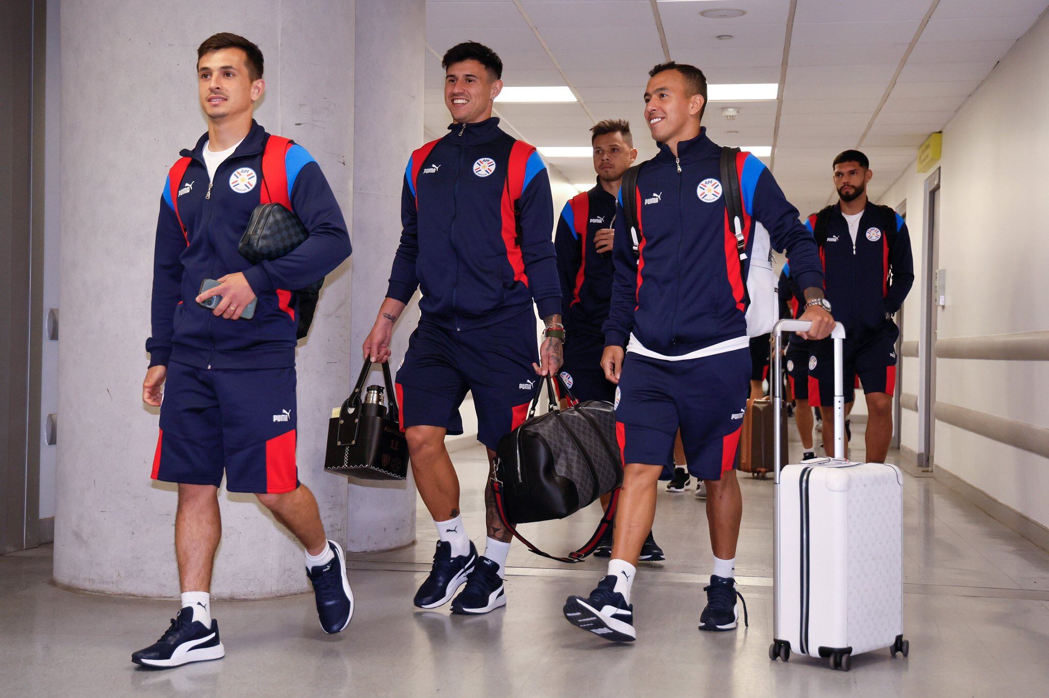 Selección paraguaya en su arribo a Santiago de Chile.