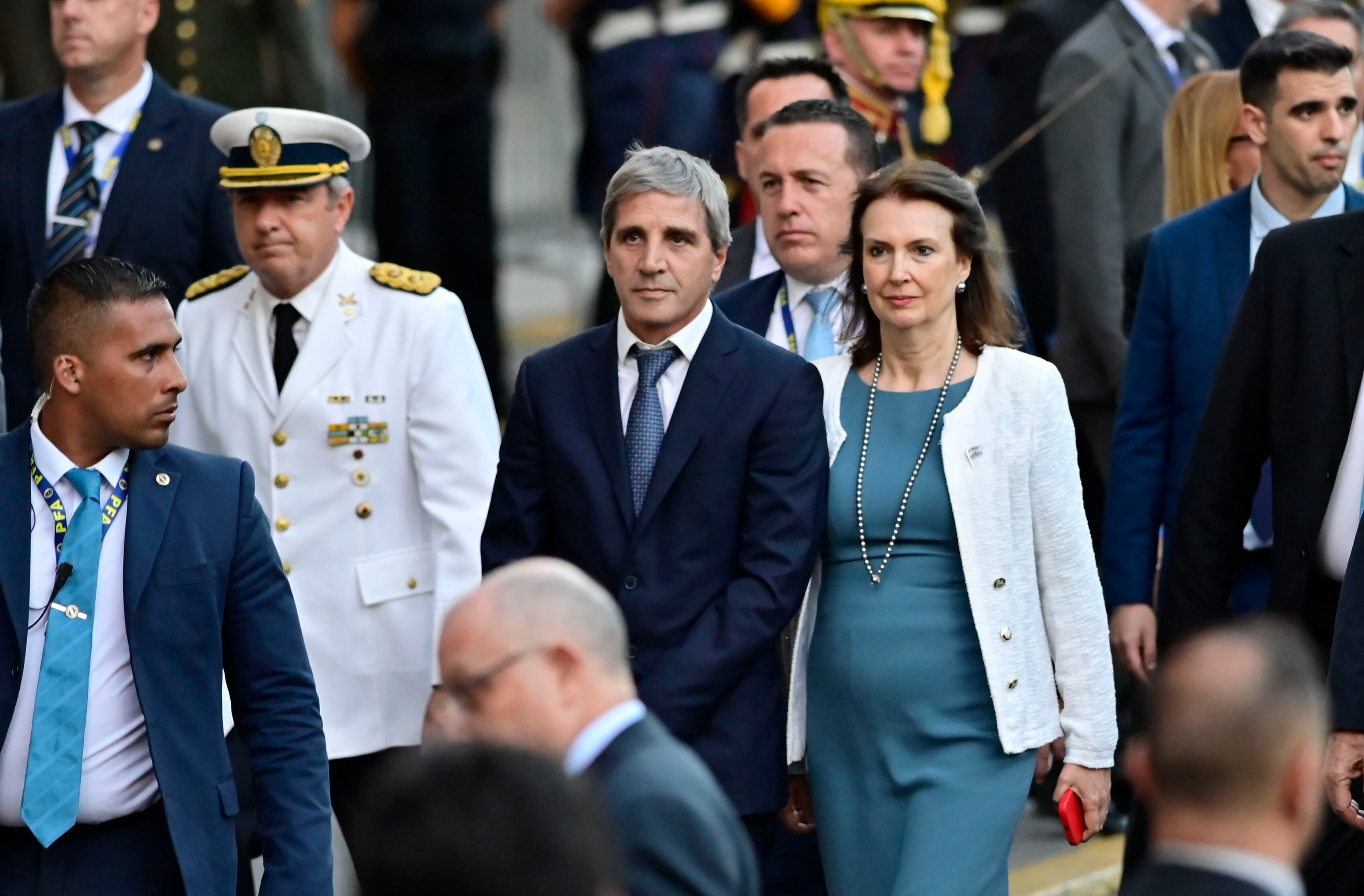 Luis Caputo, ministro de Economía de la Nación, y Diana Mondino, canciller (EFE/Matías Martin Campaya)
