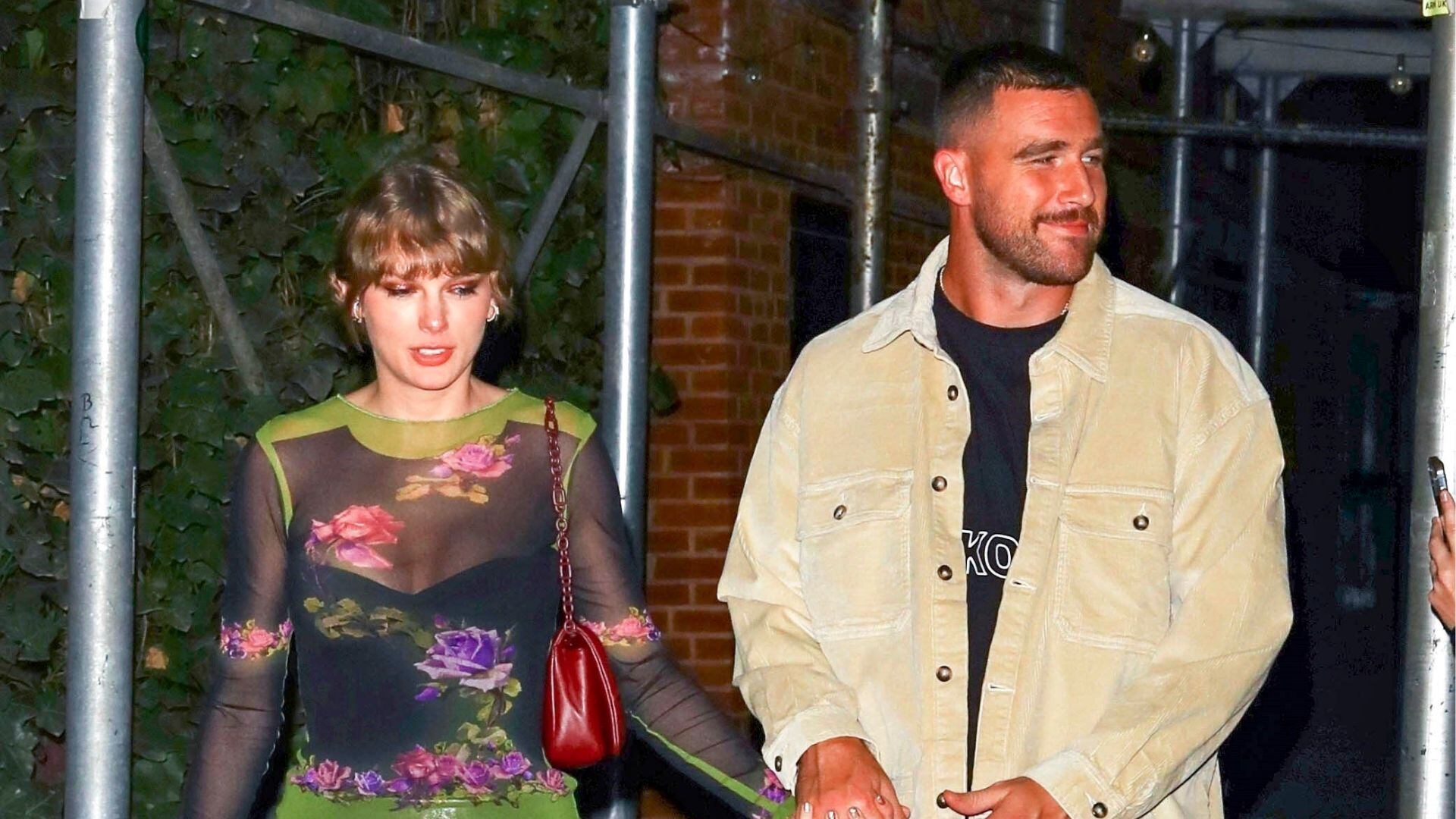 Taylor Swift y Travis Kelce durante una cita nocturna en The Wav