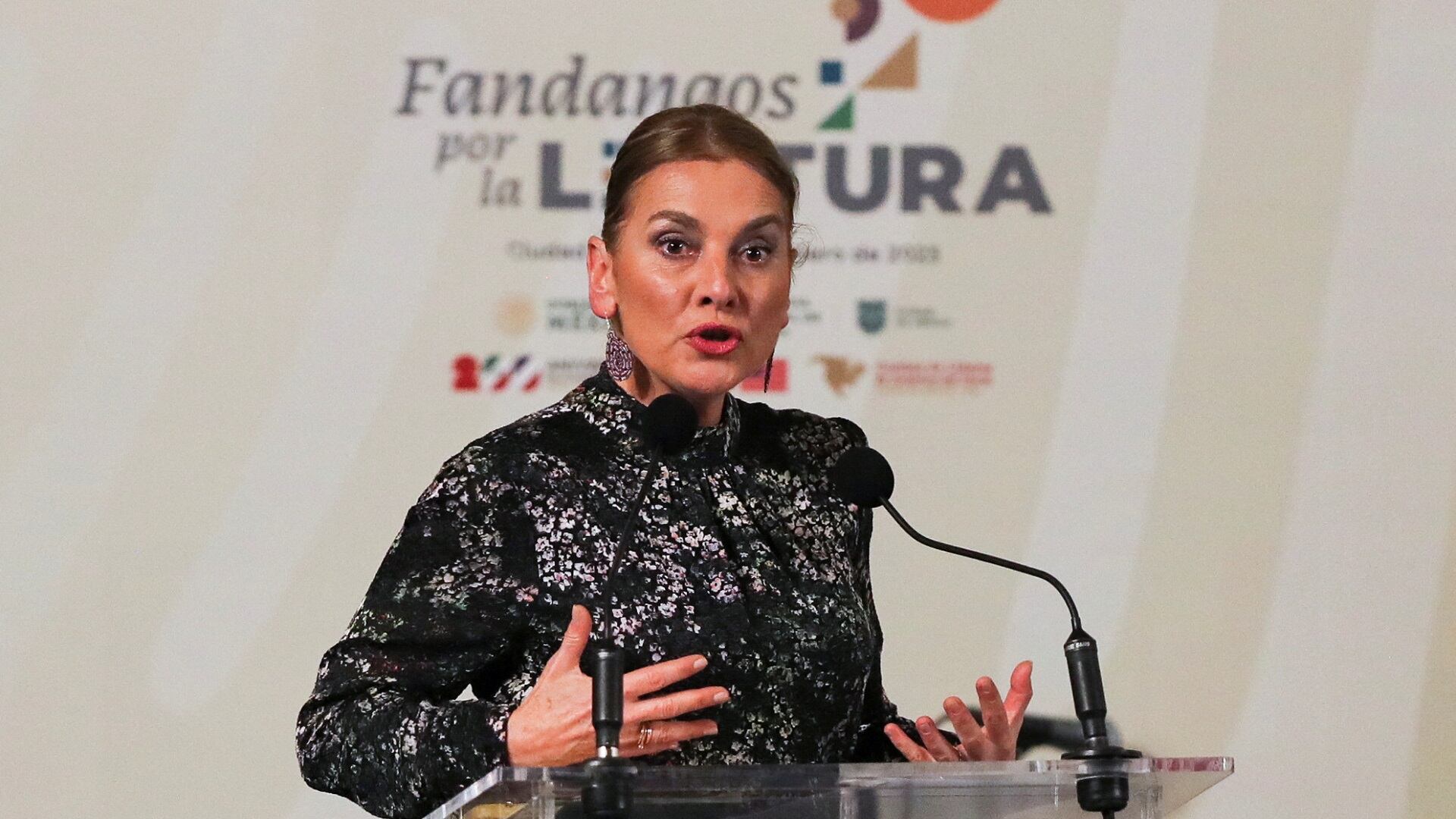 Mexican first lady Beatriz Gutierrez Muller speaks during the "Fandango por la Lectura" event, at the National Palace in Mexico City, Mexico January 9, 2023. REUTERS/Raquel Cunha