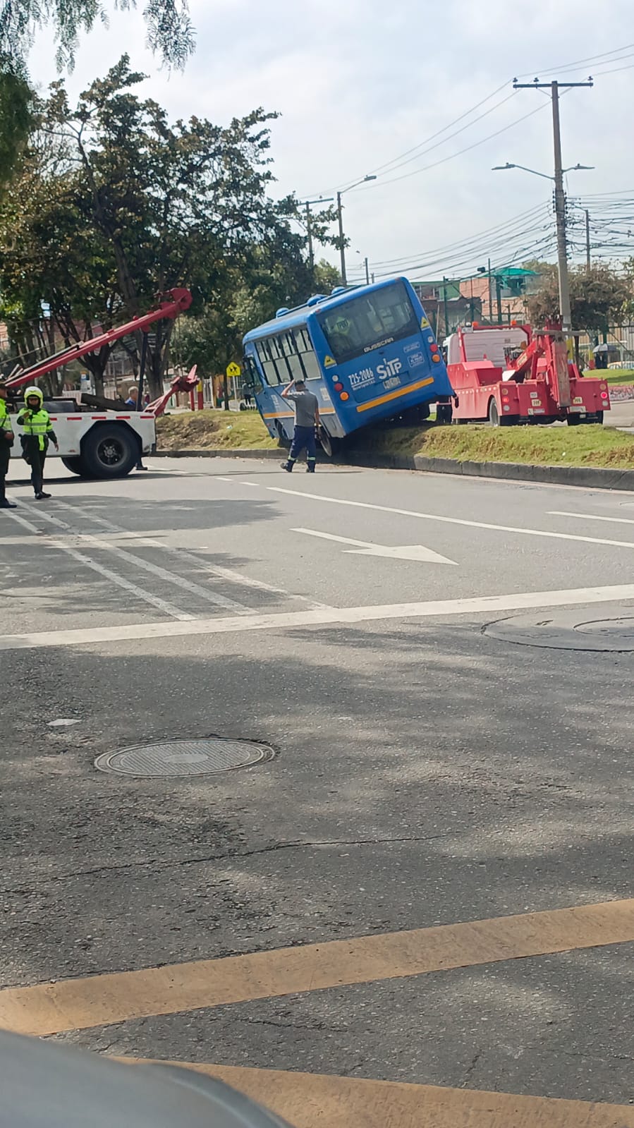 Accidente de un bus del Sitp en la localidad de Kennedy - crédito @PasaenBogota/