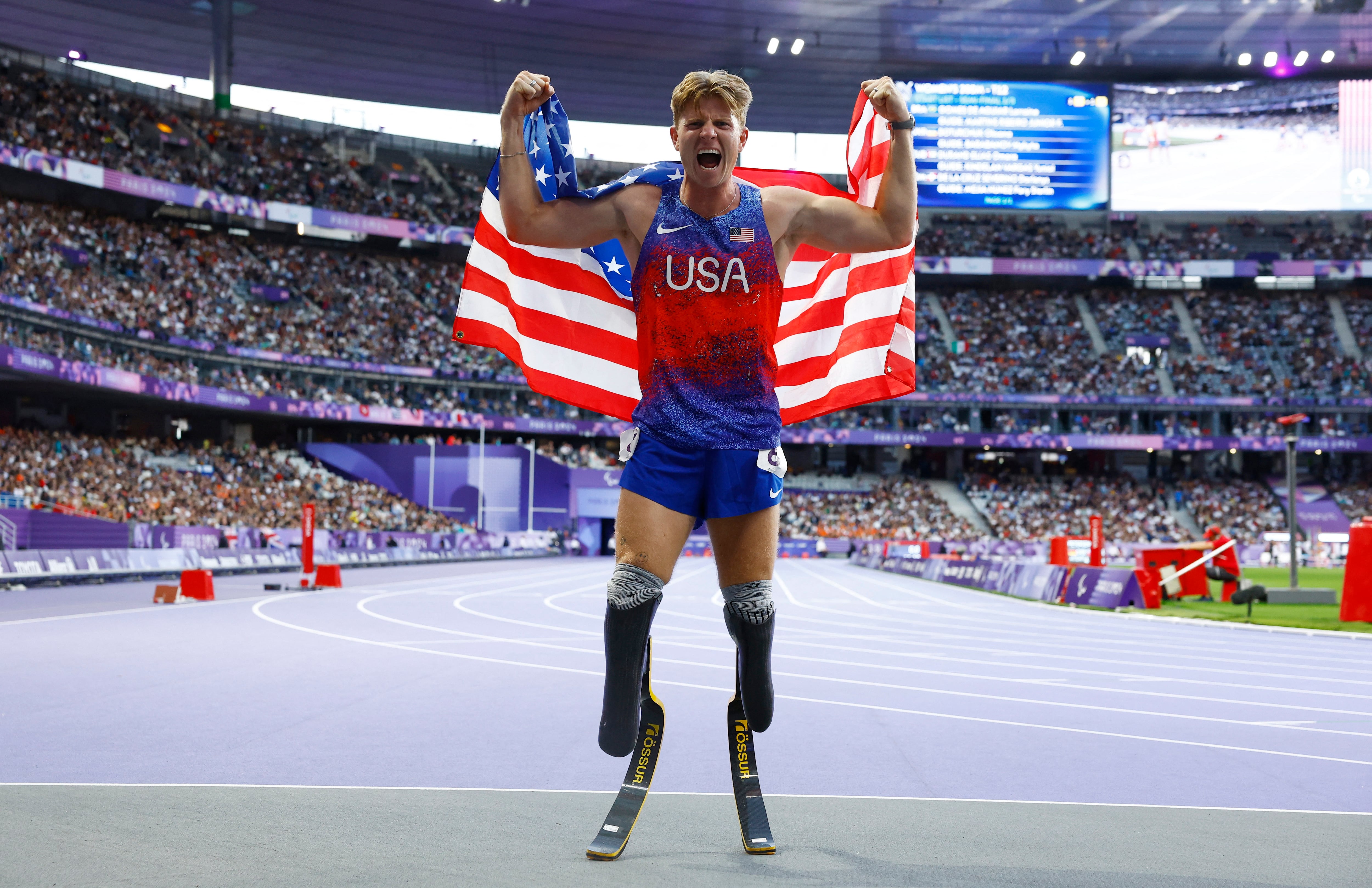 Hunter Woodhall luego de su triunfo en los Juegos Paralímpicos (Foto: Reuters/Stephanie Lecocq)