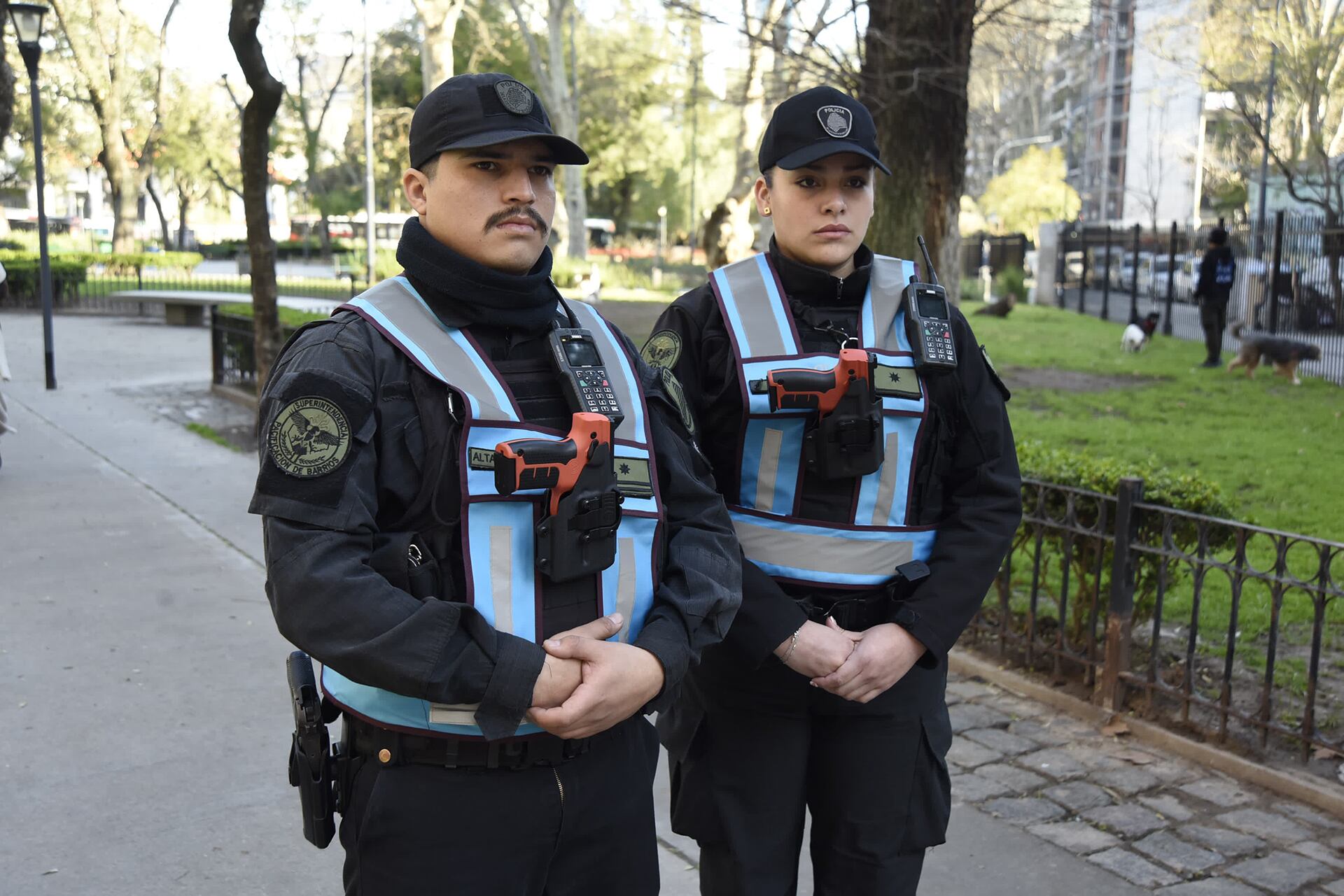 Jorge Macri y Policía de la Ciudad con pistolas Byrna de baja letalidad