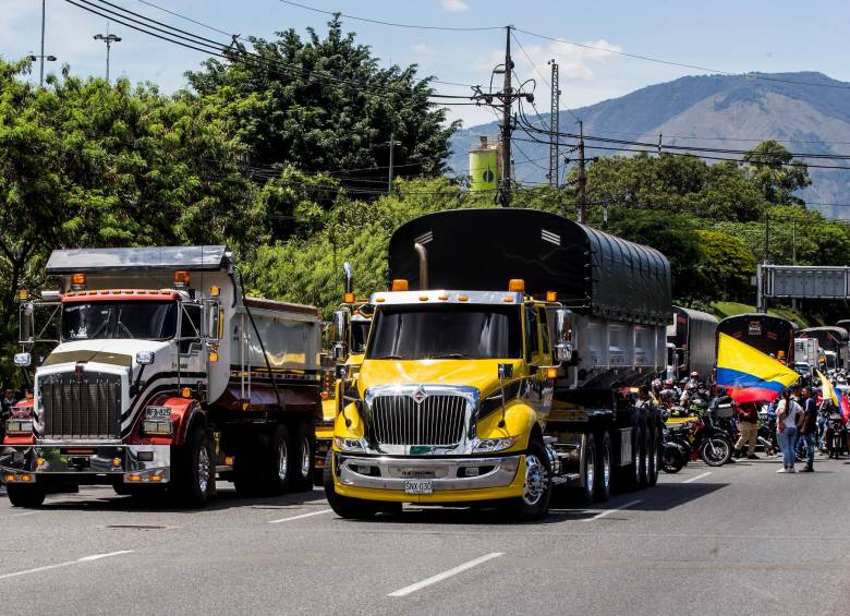 Aumenta la crisis en el país por cuenta del quinto día del paro de camionero en protesta por el incremento del Acpm - crédito @POSITIVAFMRADIO