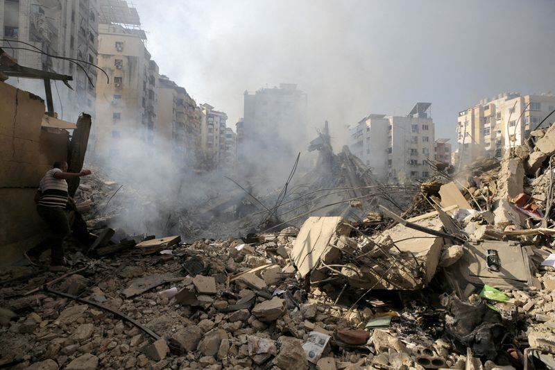 Edificios destruidos tras ataques israelíes en los suburbios del sur de Beirut, Líbano. 28 septiembre 2024. REUTERS/Ali Alloush