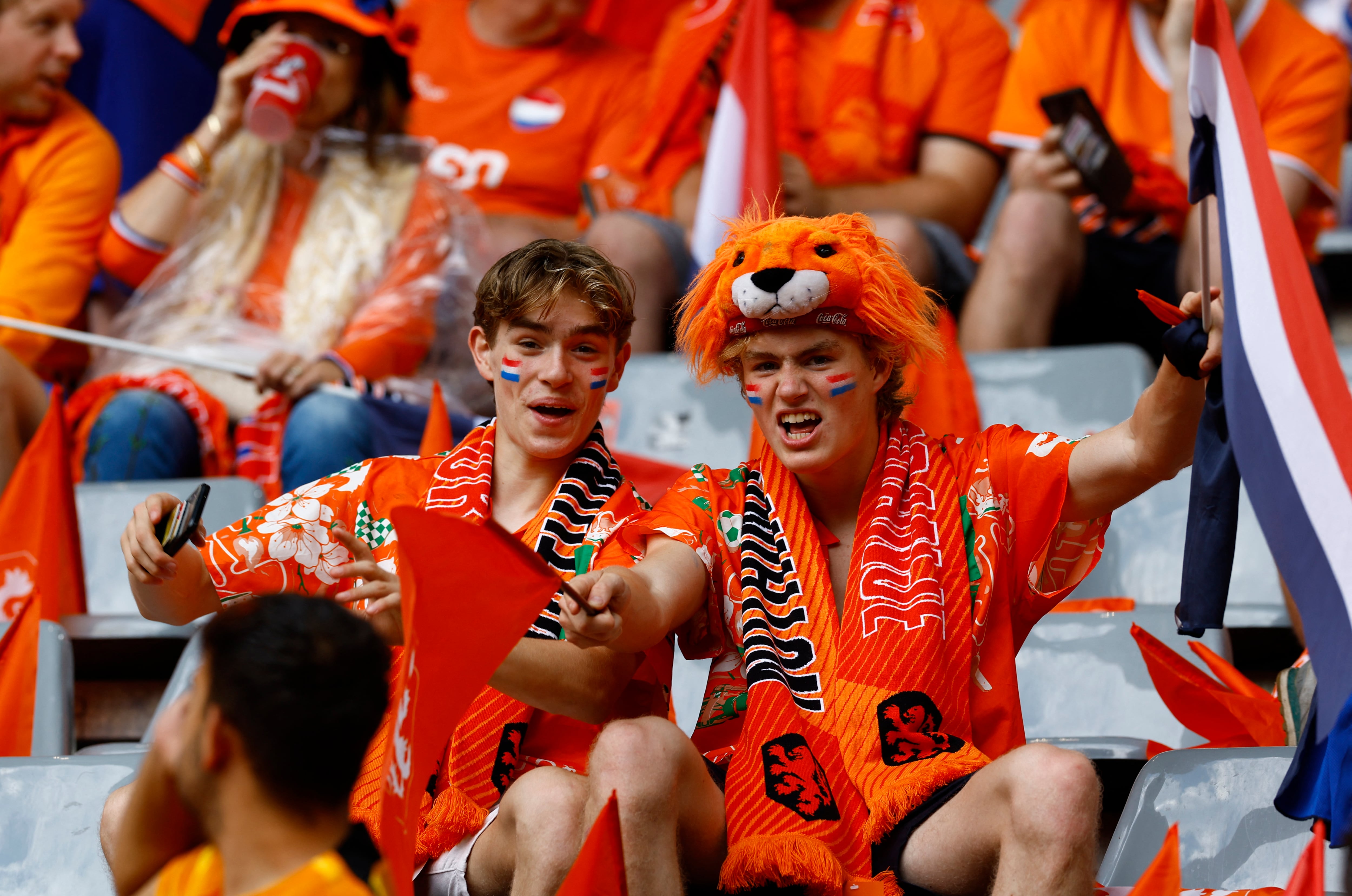 Aficionados de Países Bajos coparon Dortmund en la semifinal de la Eurocopa (REUTERS/Piroschka Van De Wouw)