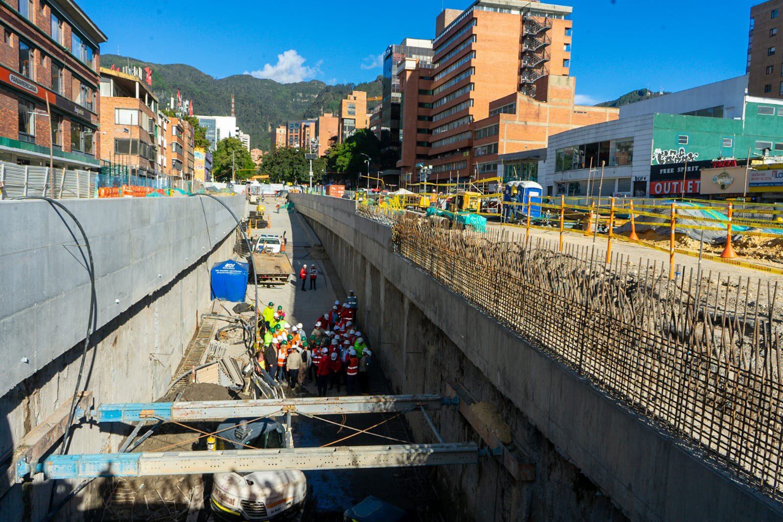 Alcalde Galán se comprometió a que el intercambiador vial de la calle 72 para el metro estará al concluir 2024. (Crédito: Alcaldía de Bogotá)