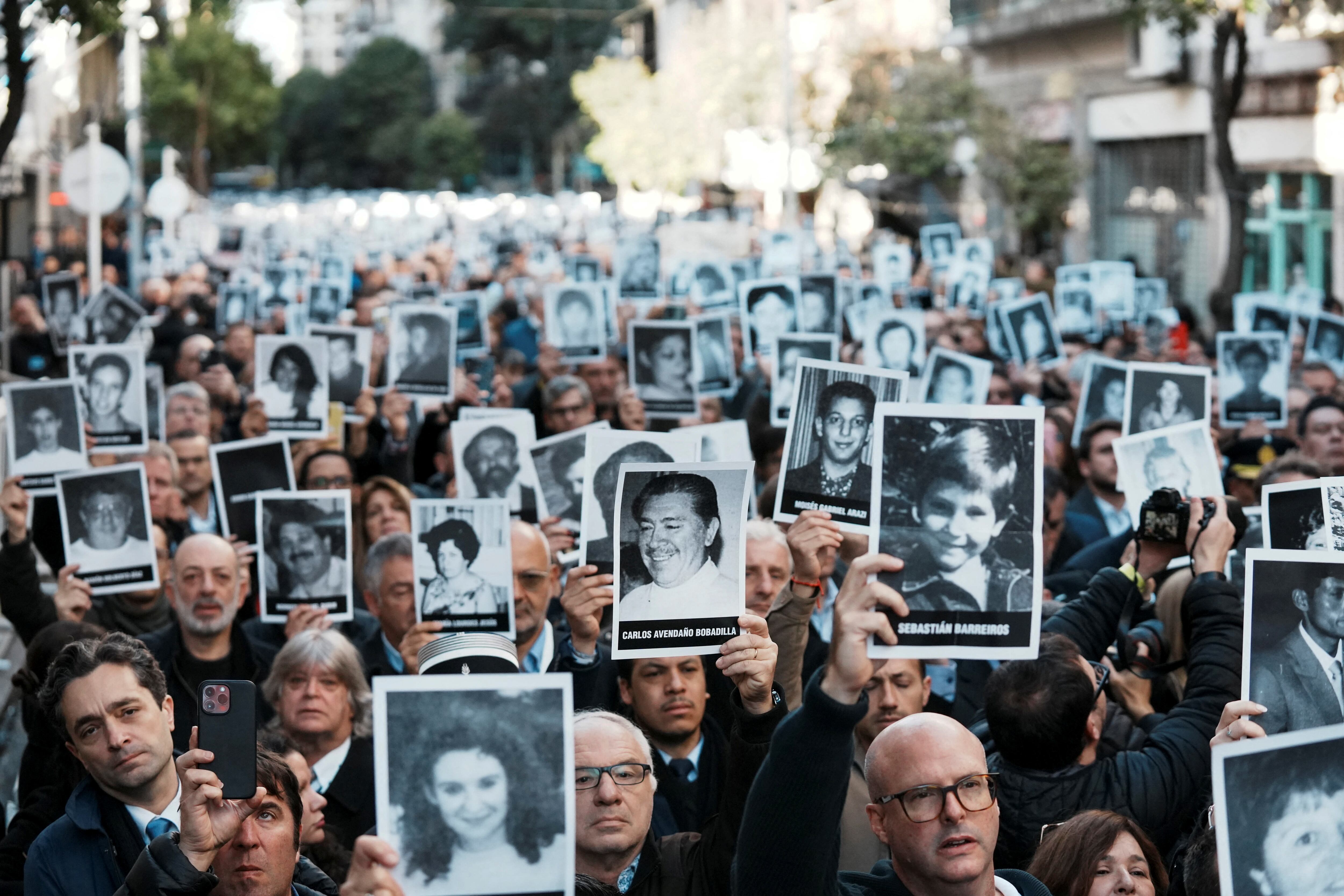 Los familiares de las víctimas de la AMIA, a 30 años del atentado REUTERS/Irina Dambrauskas