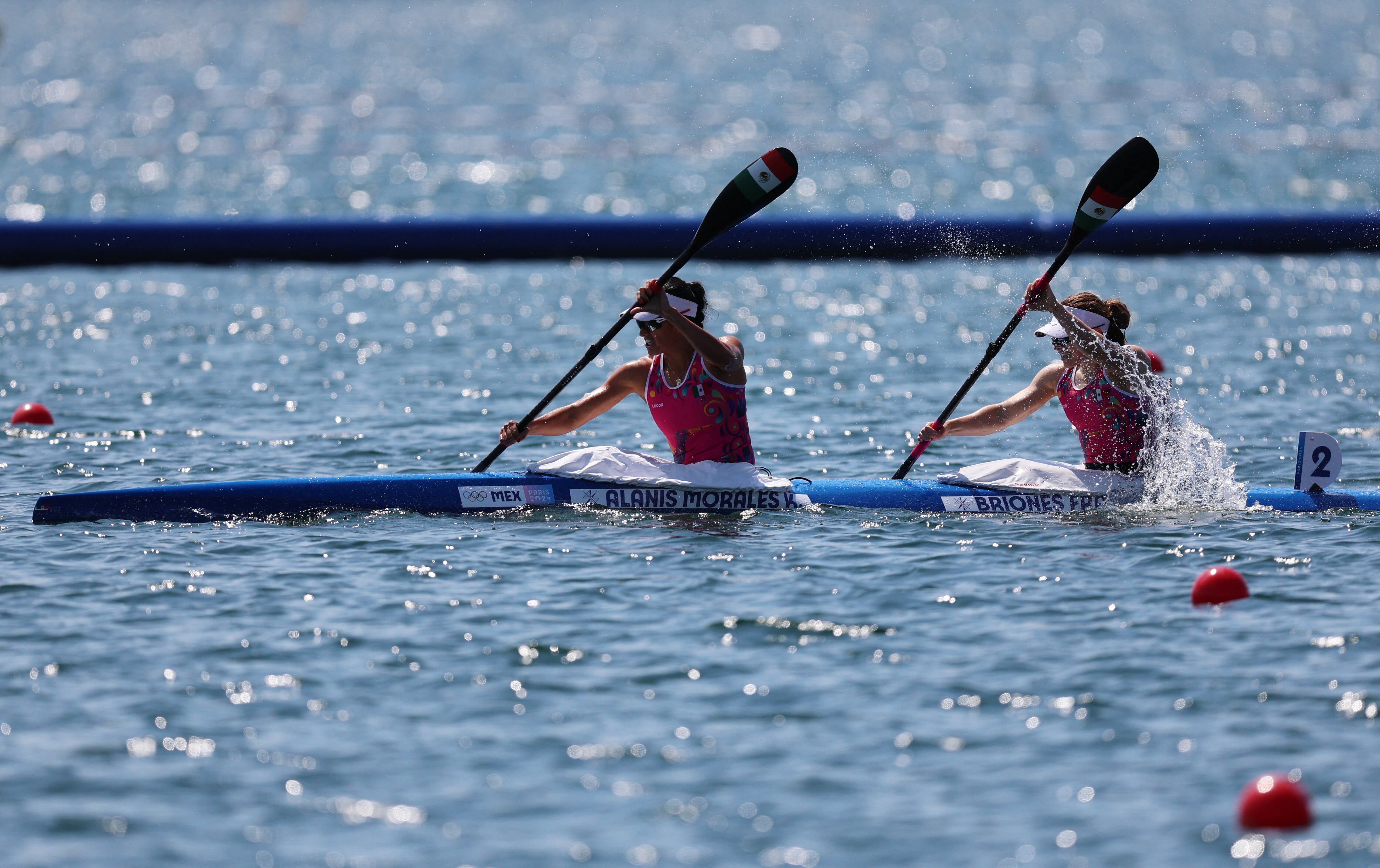  Karina Alanis Morales y Beatriz Briones /  REUTERS/Molly Darlington