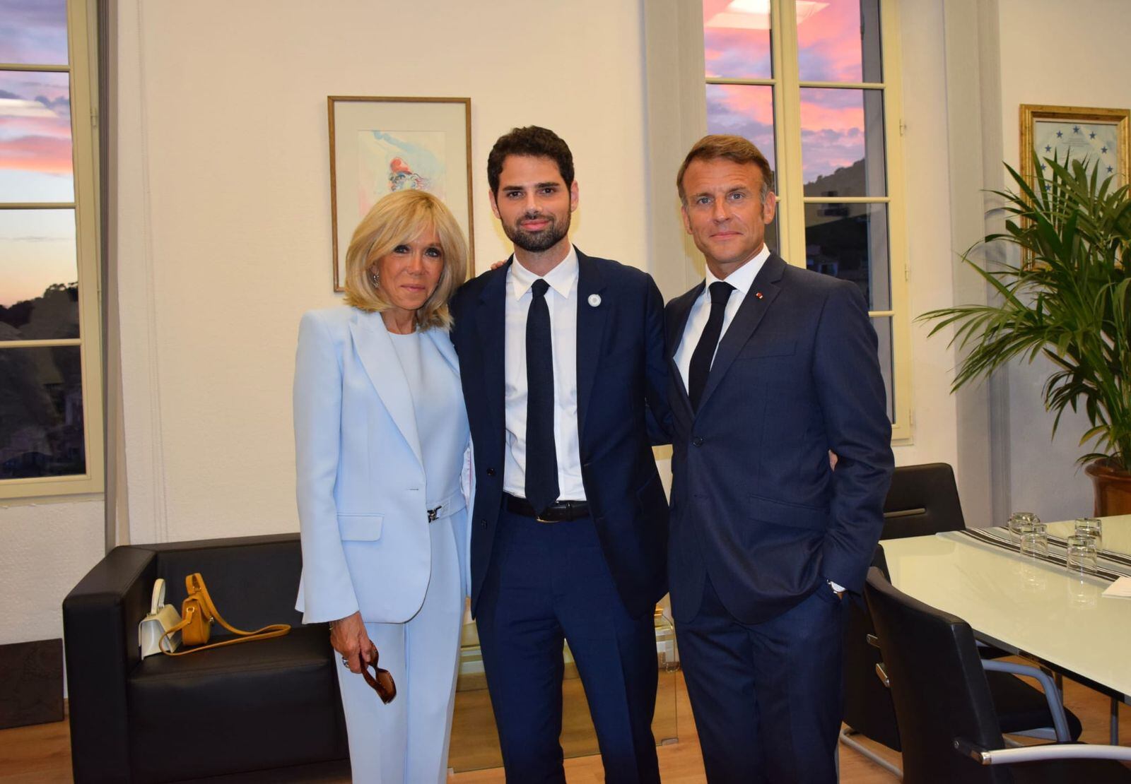 Ian Sielecki, embajador argentino en París, junto al presidente de Francia, Emmanuel Macron.