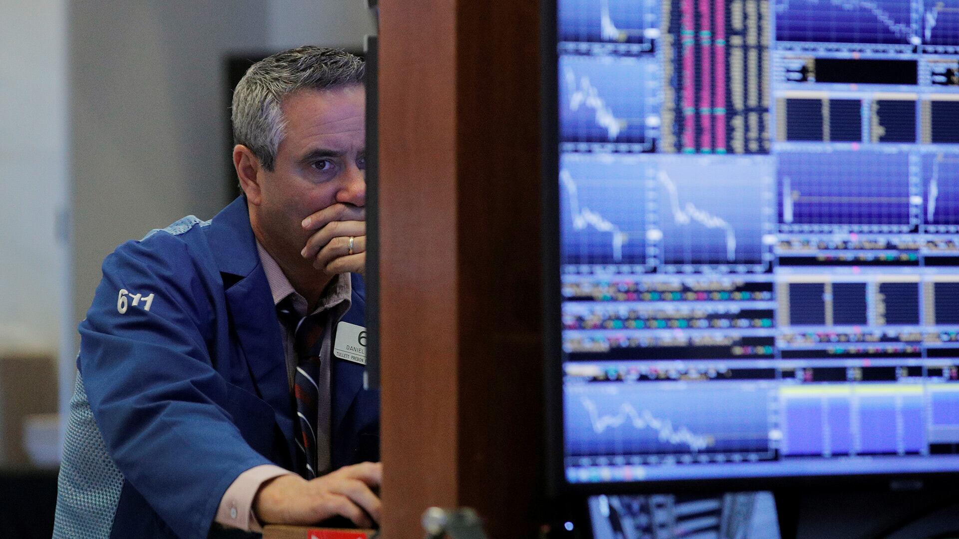 Traders work on the floor of the New York Stock Exchange (NYSE) in New York, U.S., March 12, 2020. REUTERS/Brendan McDermid