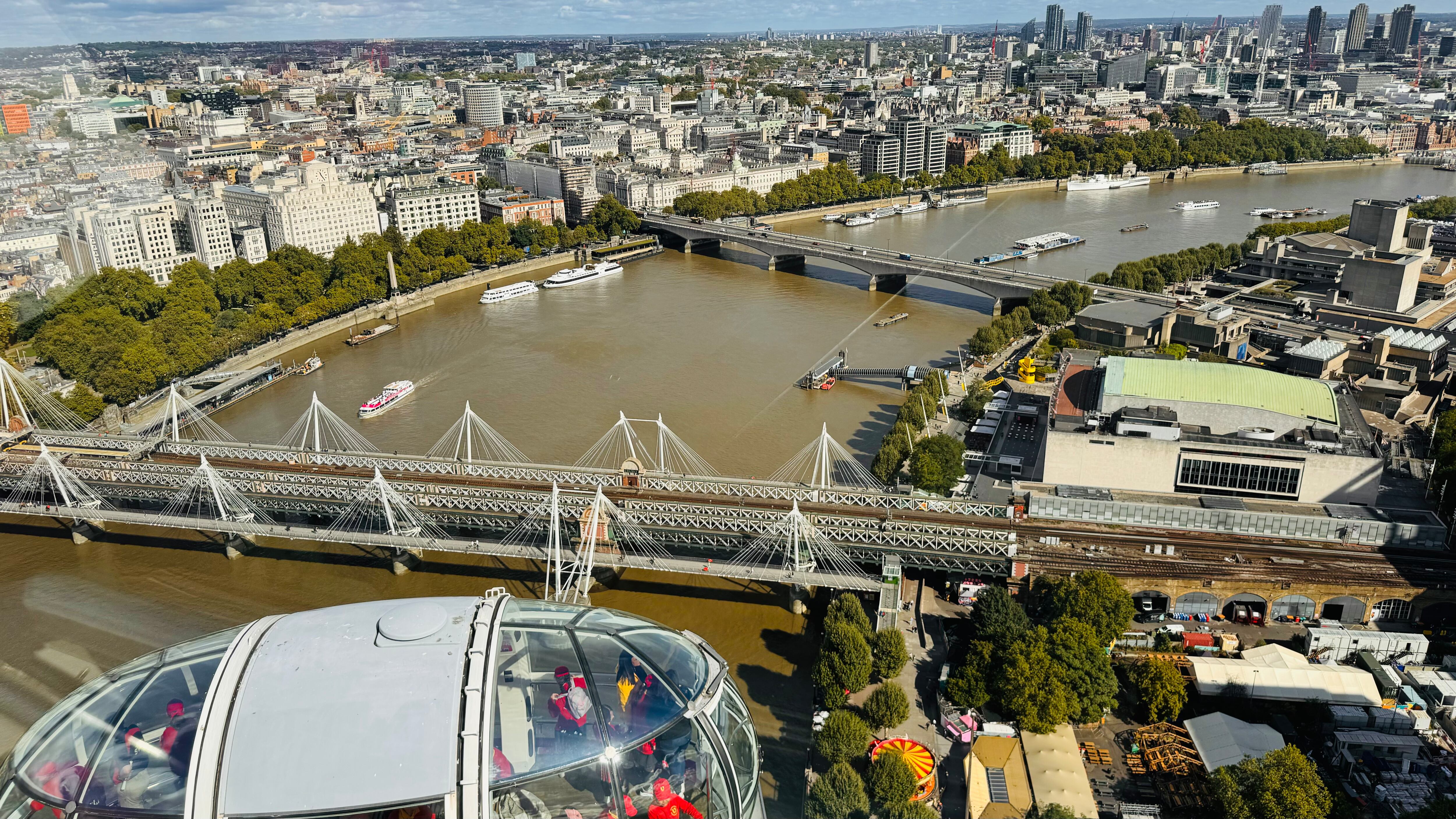 Lugares icónicos de Londres que no pueden faltar en tu visita. La capital del Reino Unido ofrece una rica mezcla de historia, cultura y modernidad. Desde el Tower of London hasta el palacio de Buckingham, un repaso por los rincones que definen esta ciudad única