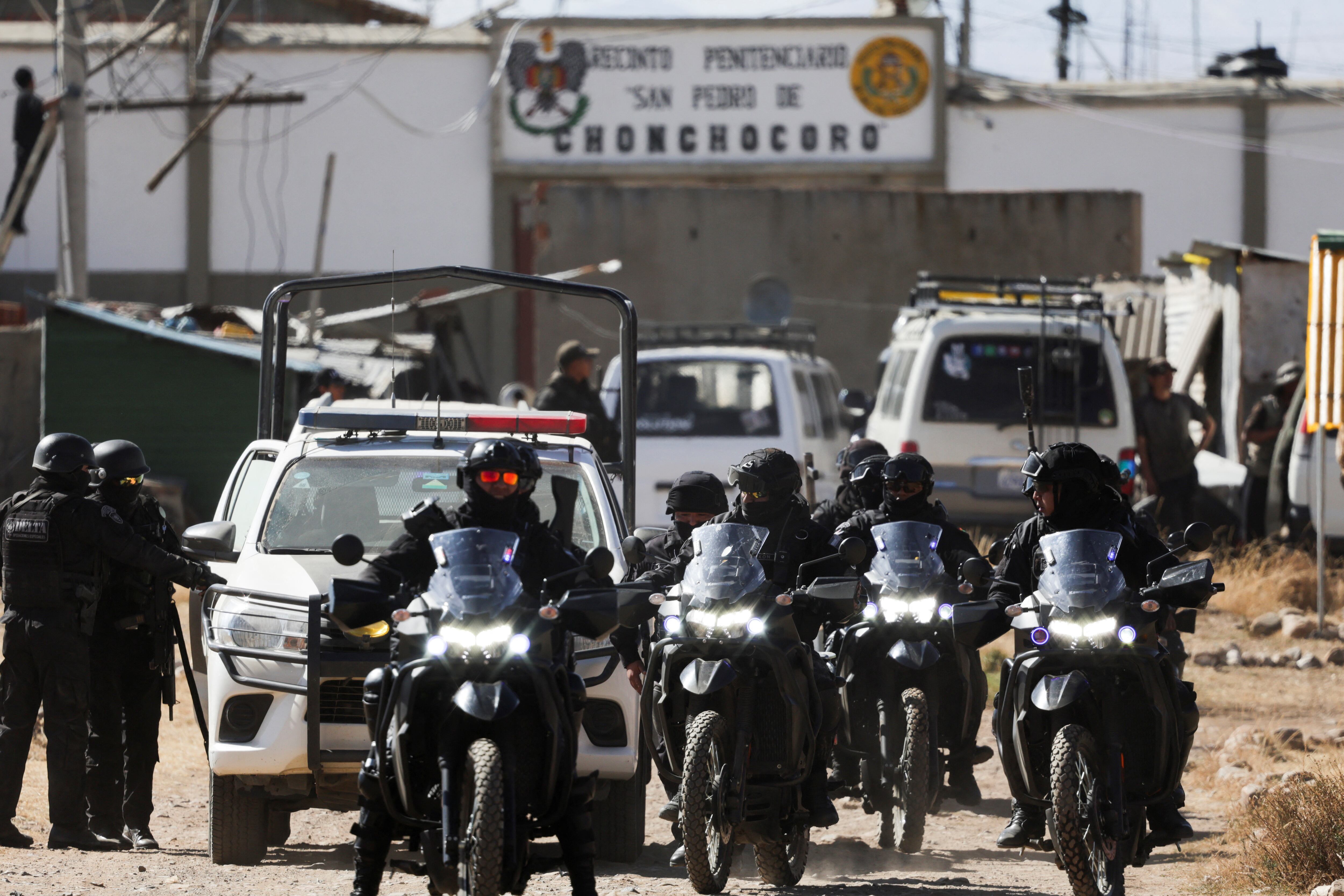 Un convoy trasladó a Zúñiga a una prisión de máxima seguridad en El Alto, Bolivia, este 29 de junio de 2024 (REUTERS/Ricardo Moraes)