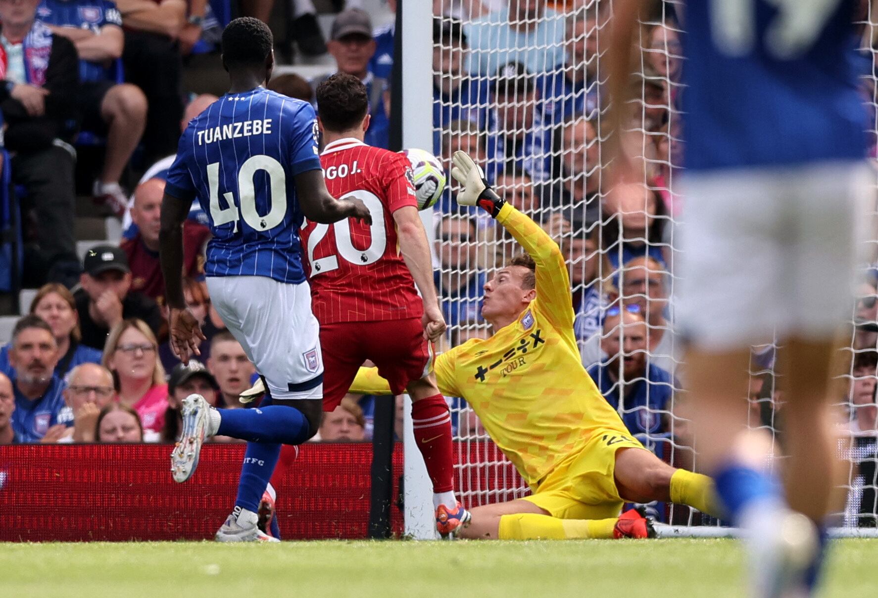 El momento del primer tanto de Liverpool por el portugués Diogo Jota-crédito David Klein/REUTERS 