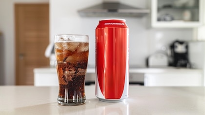 ¿A cuántas cucharadas de azúcar equivale una lata de refresco Coca Cola?