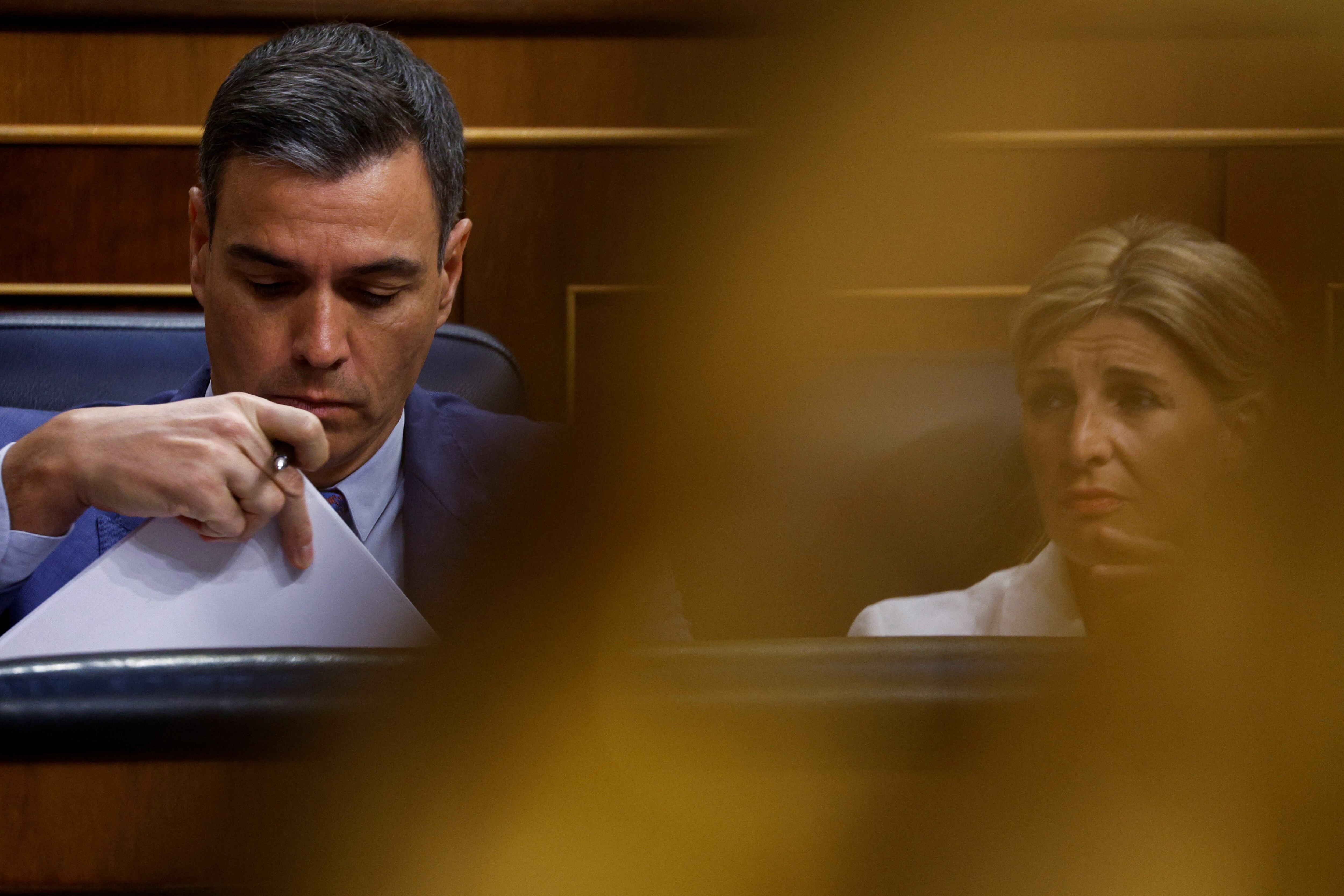 Pedro Sánchez y Yolanda Díaz. (REUTERS/Susana Vera)