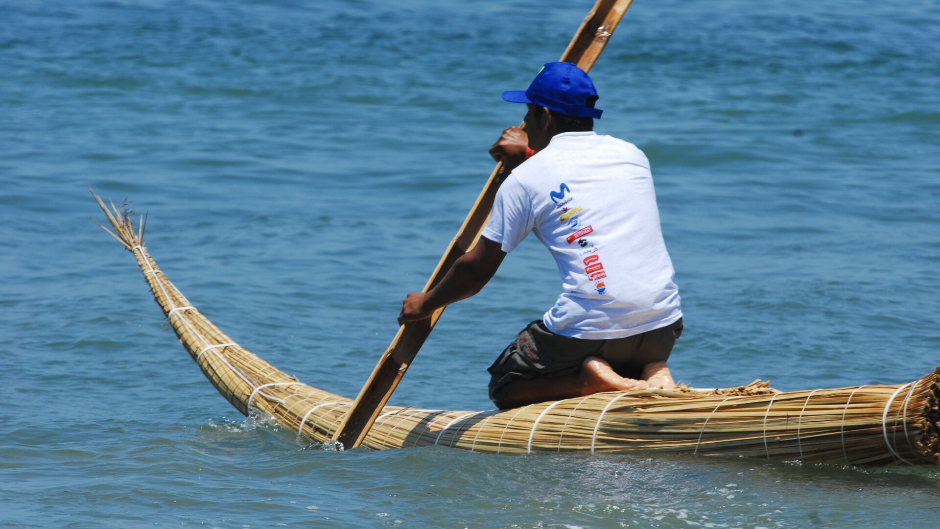 Pescador en caballito de totora en Máncora: José Barragán