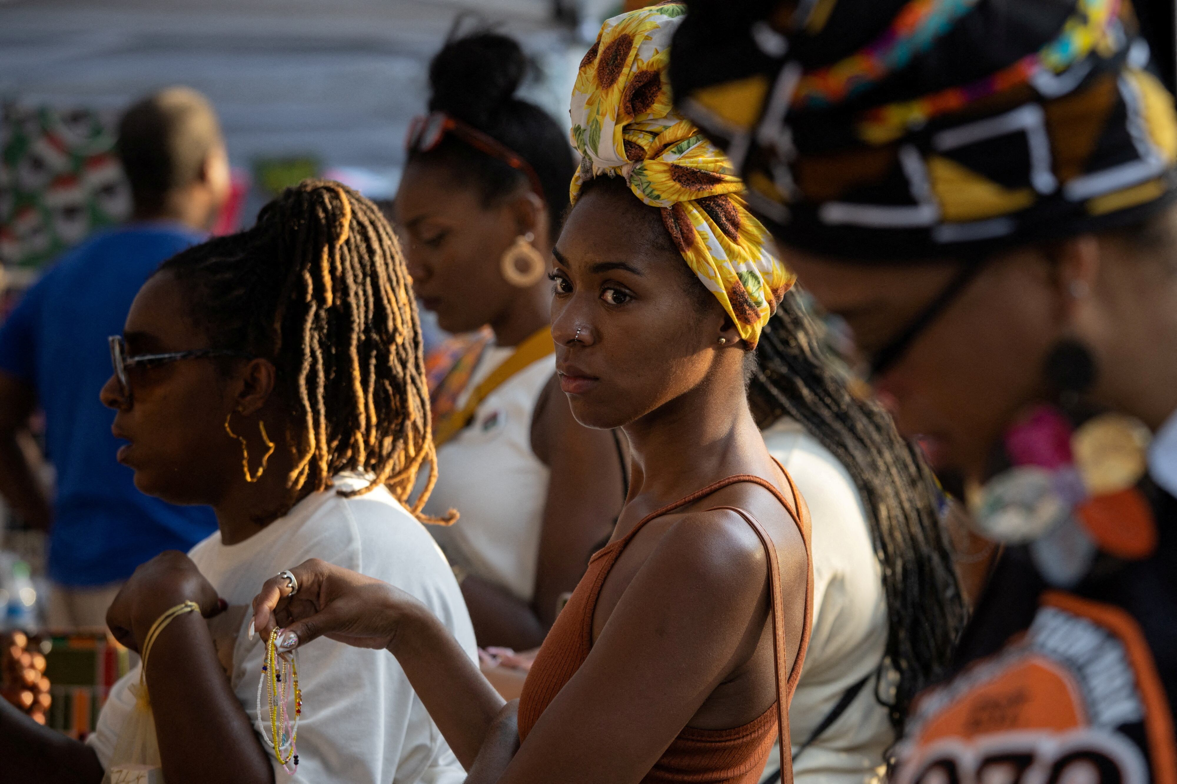 Las celebraciones de Juneteenth incluyen desfiles, fiestas callejeras y comidas tradicionales con alimentos de color rojo. (REUTERS/Adrees Latif)