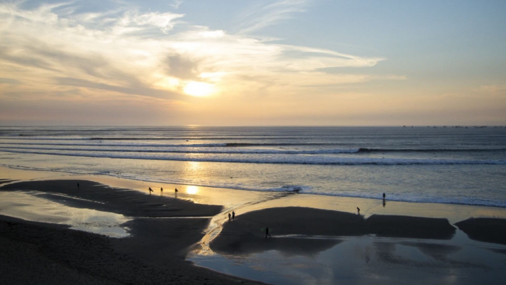 ola de Chicama - surf - Puerto Malabrigo - La Libertad - mar peruano - Perú - 8 de agosto