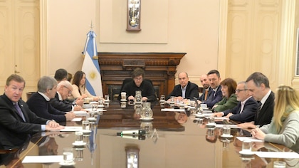 En momentos de tensión financiera, Javier Milei reunió a todo el gobierno en la reunión de Gabinete