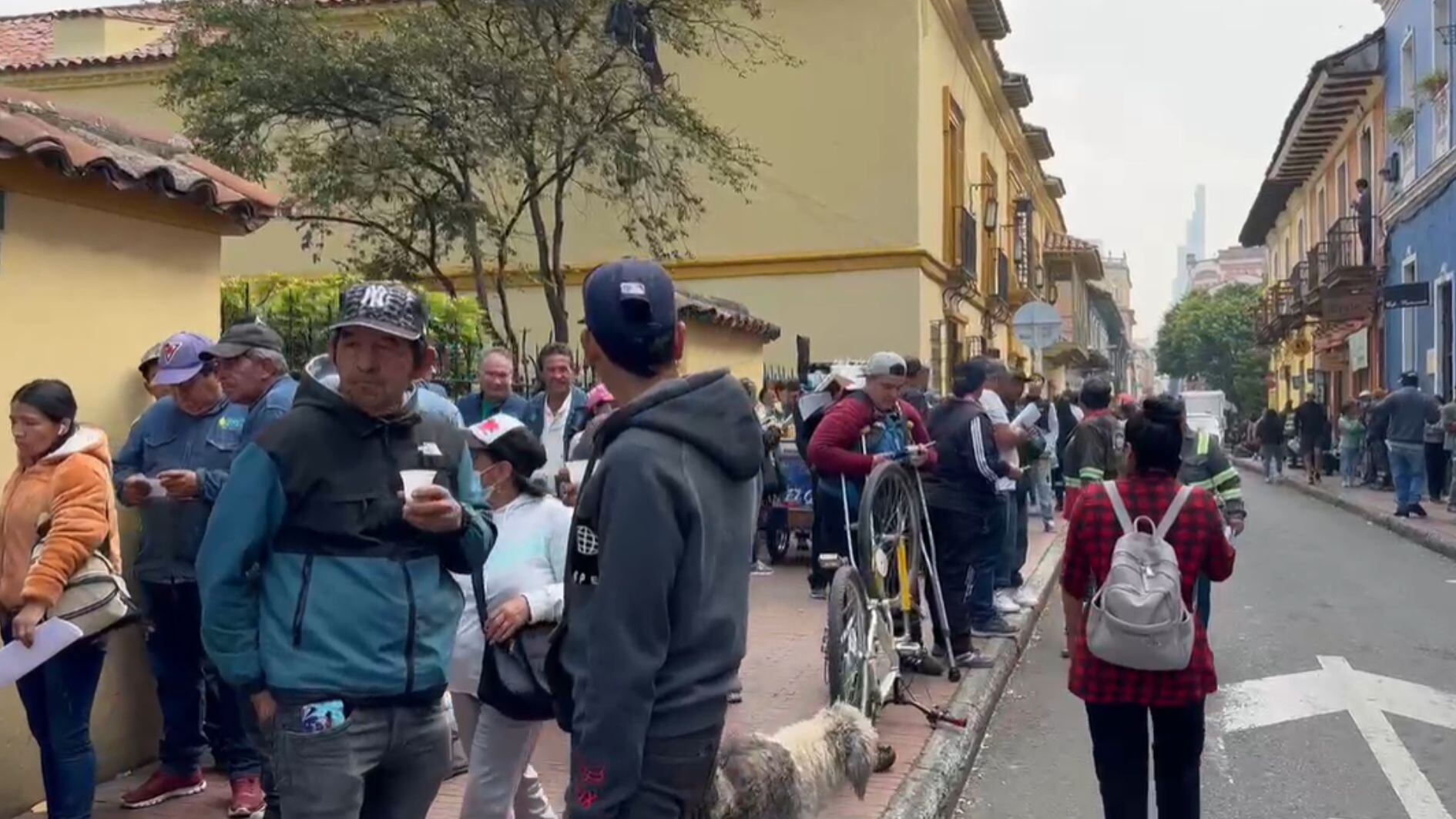 Los manifestantes llegaron desde las 8 de la mañana a la plaza de Bolívar - crédito oficina de prensa concejal Leandro Castellanos/Alianza Verde